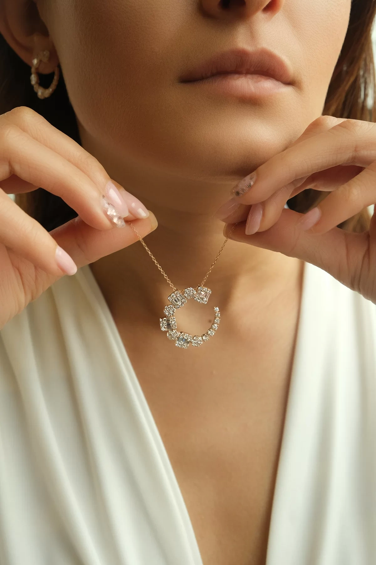 Asil Yarım Ay Baget Pırlanta Kolye PIR3394