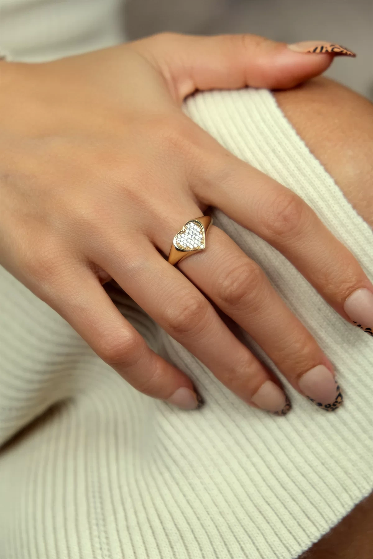 Asil 14 Ayar Taşlı Kalpli Altın Yüzük YZK1710