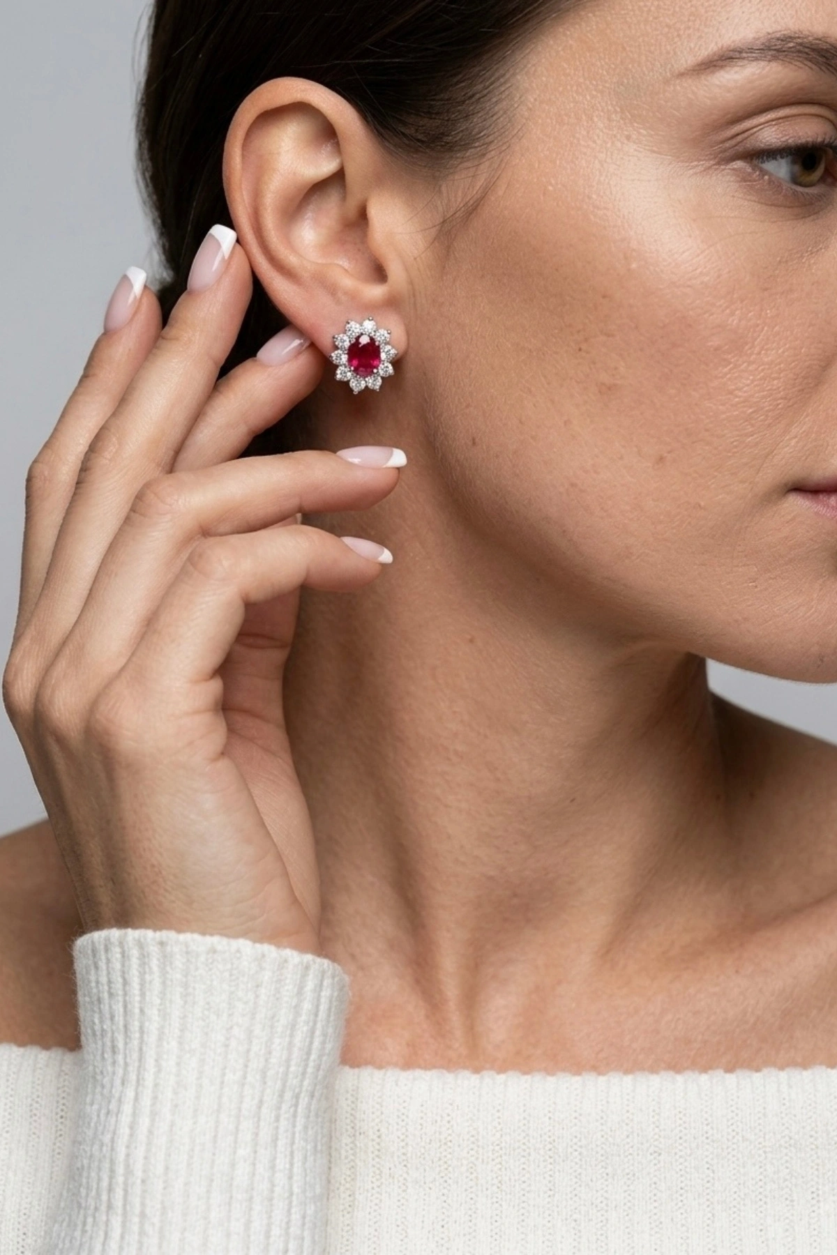1.22 Ct. Kırmızı Taşlı Pırlanta Küpe
