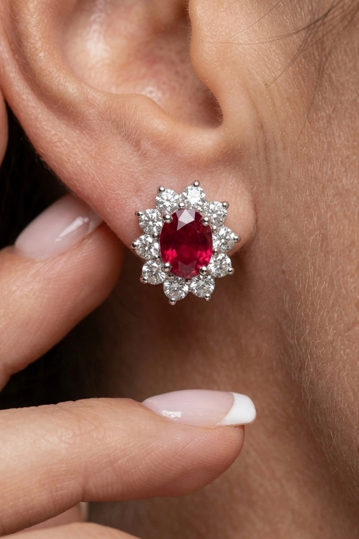 1.22 Ct. Kırmızı Taşlı Pırlanta Küpe