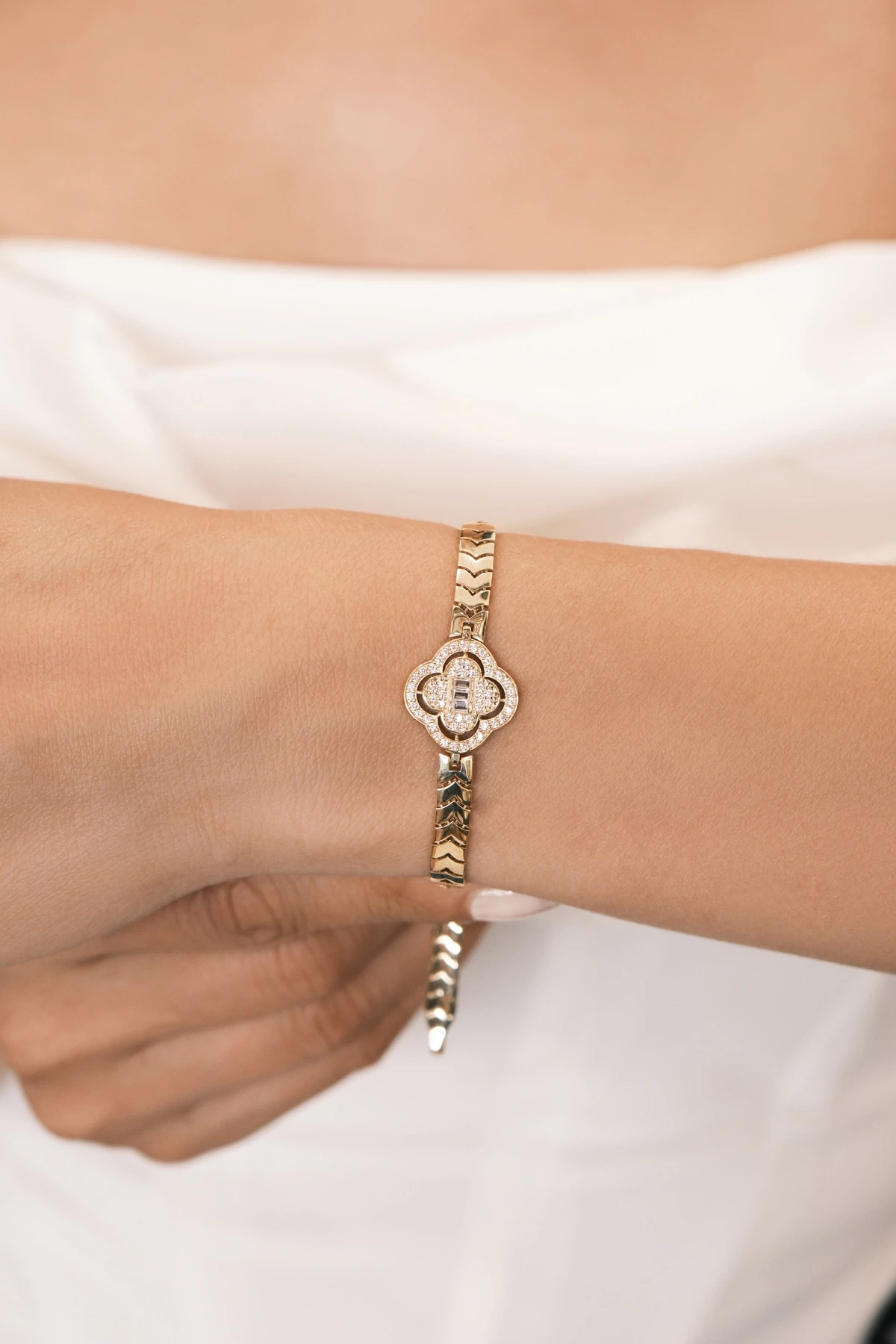 Asil 14 Ayar Taşlı Yonca Model Altın Bileklik BLK5729