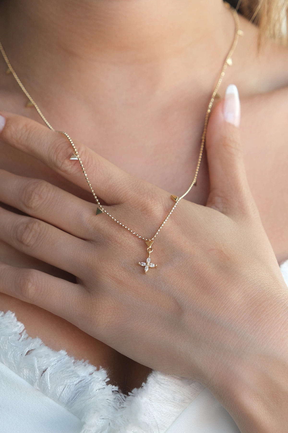 Asil 14 Ayar Lotus Çiçeği Taşlı Altın Kolye KLY3257