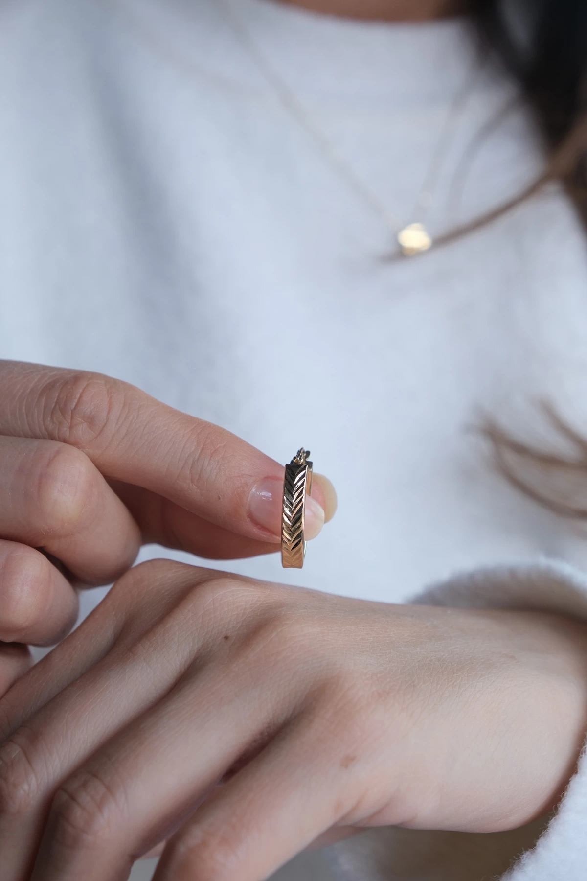 Asil 14 Ayar Yaprak Çizgili Halka Altın Küpe KP4710