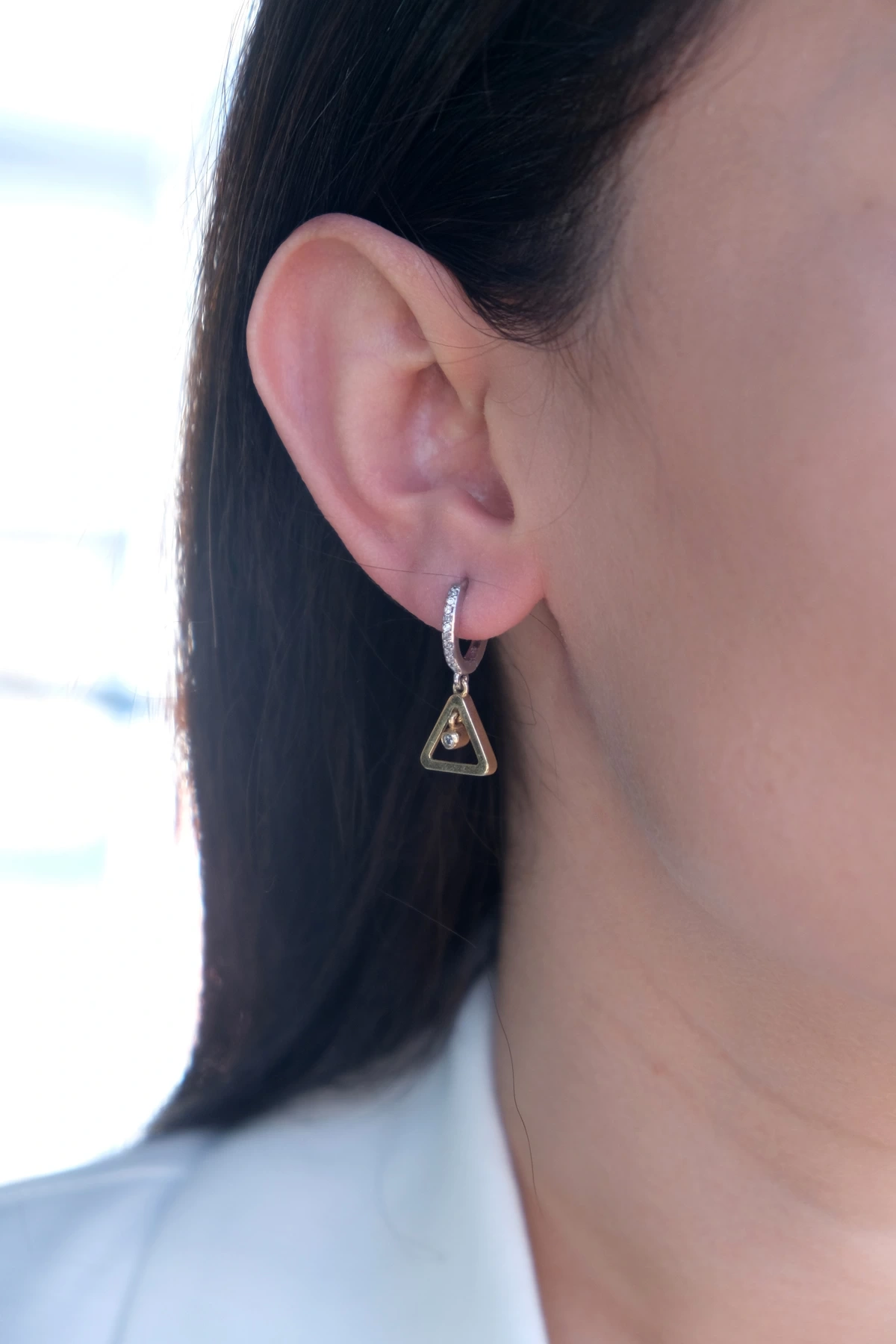 Asil 14 Ayar Üçgen Taşlı Altın Küpe KP4023