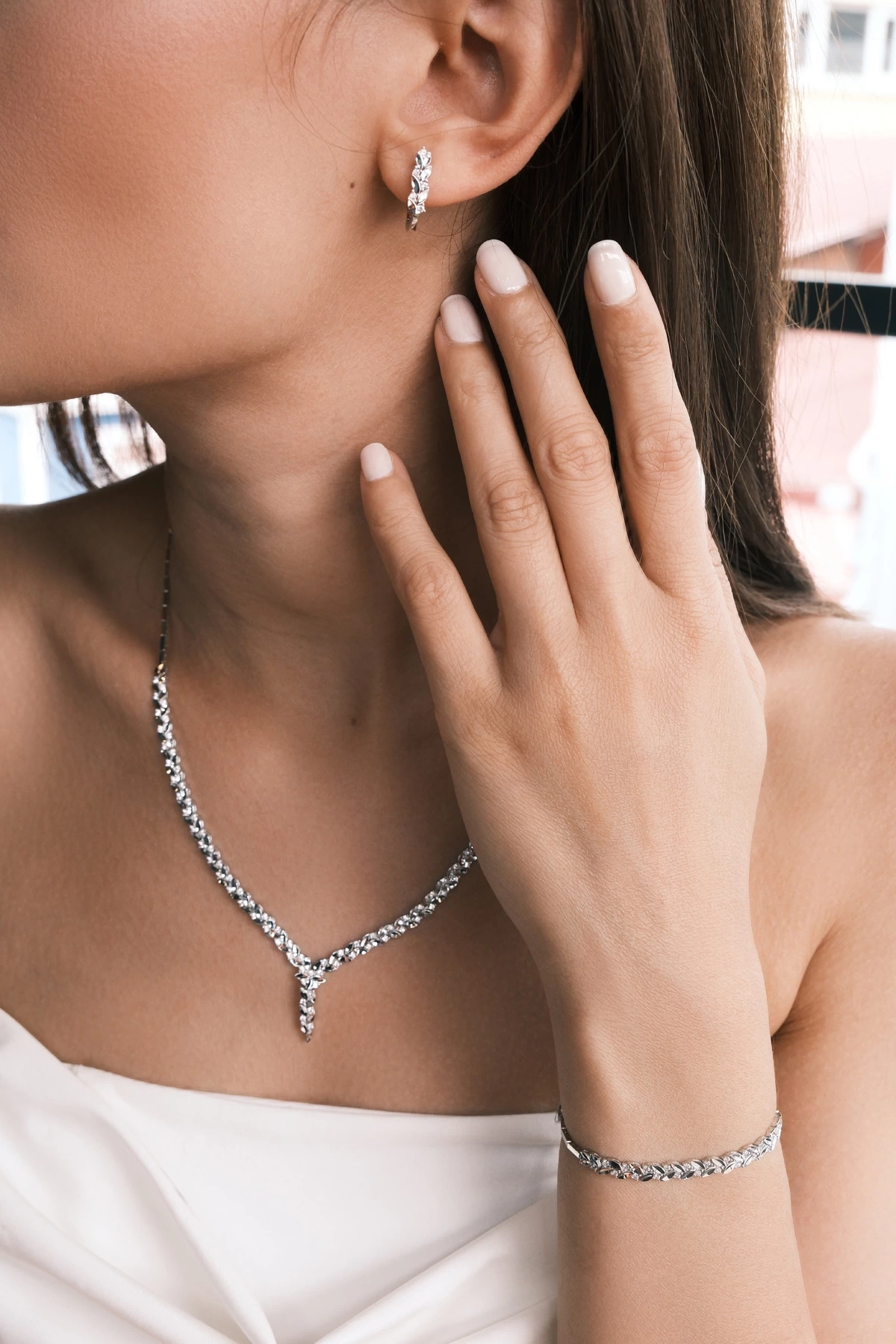 Asil 14 Ayar Taşlı Kalemli Yaprak Model Altın Küpe BLK713