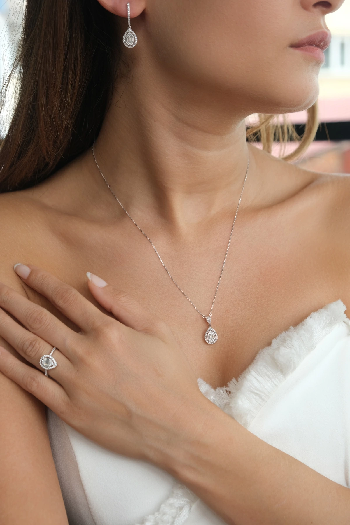 Asil 14 Ayar Damla Model Altın Küpe TKM1033