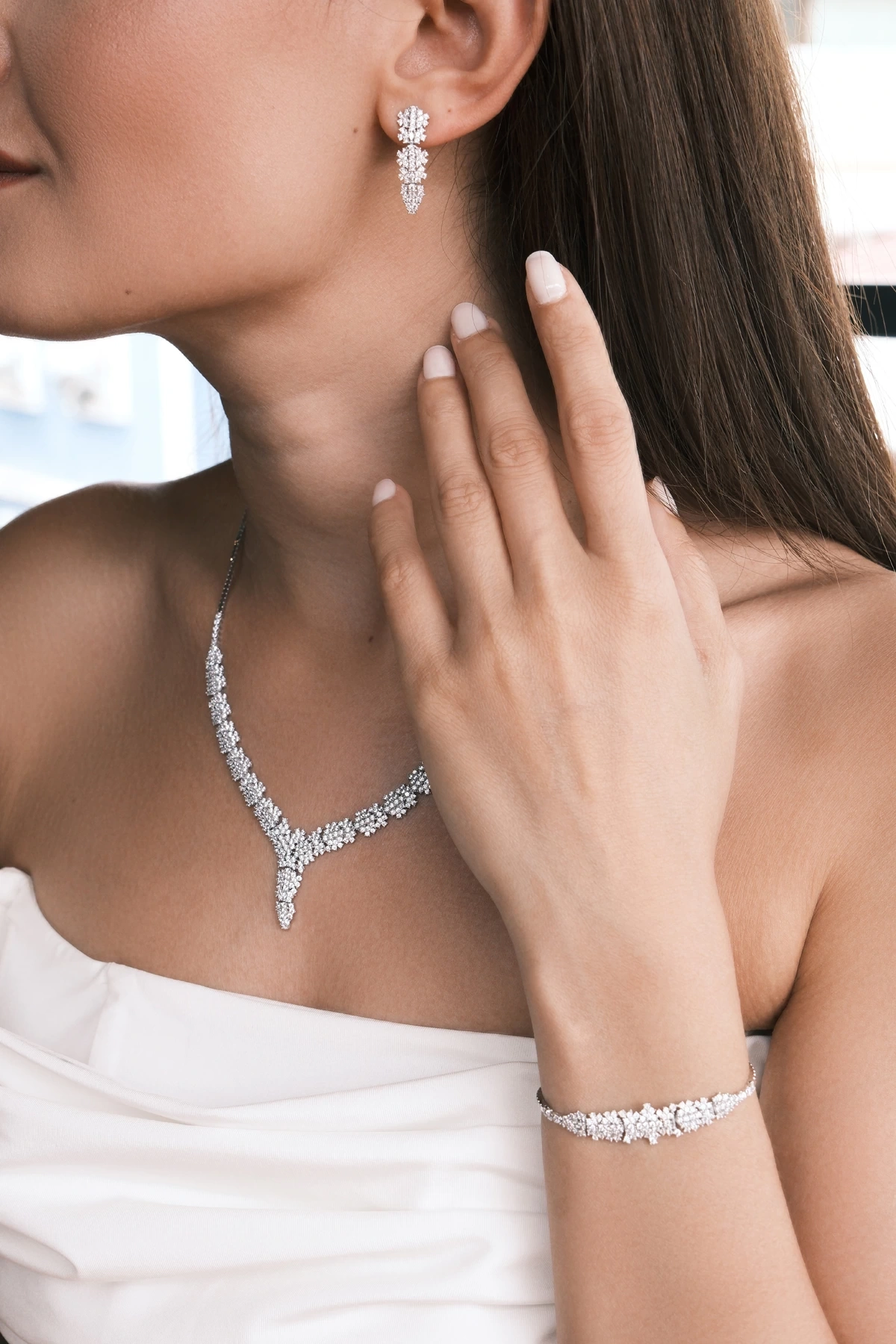 Asil 14 Ayar Taşlı Papatya Model Altın Küpe TKM1194