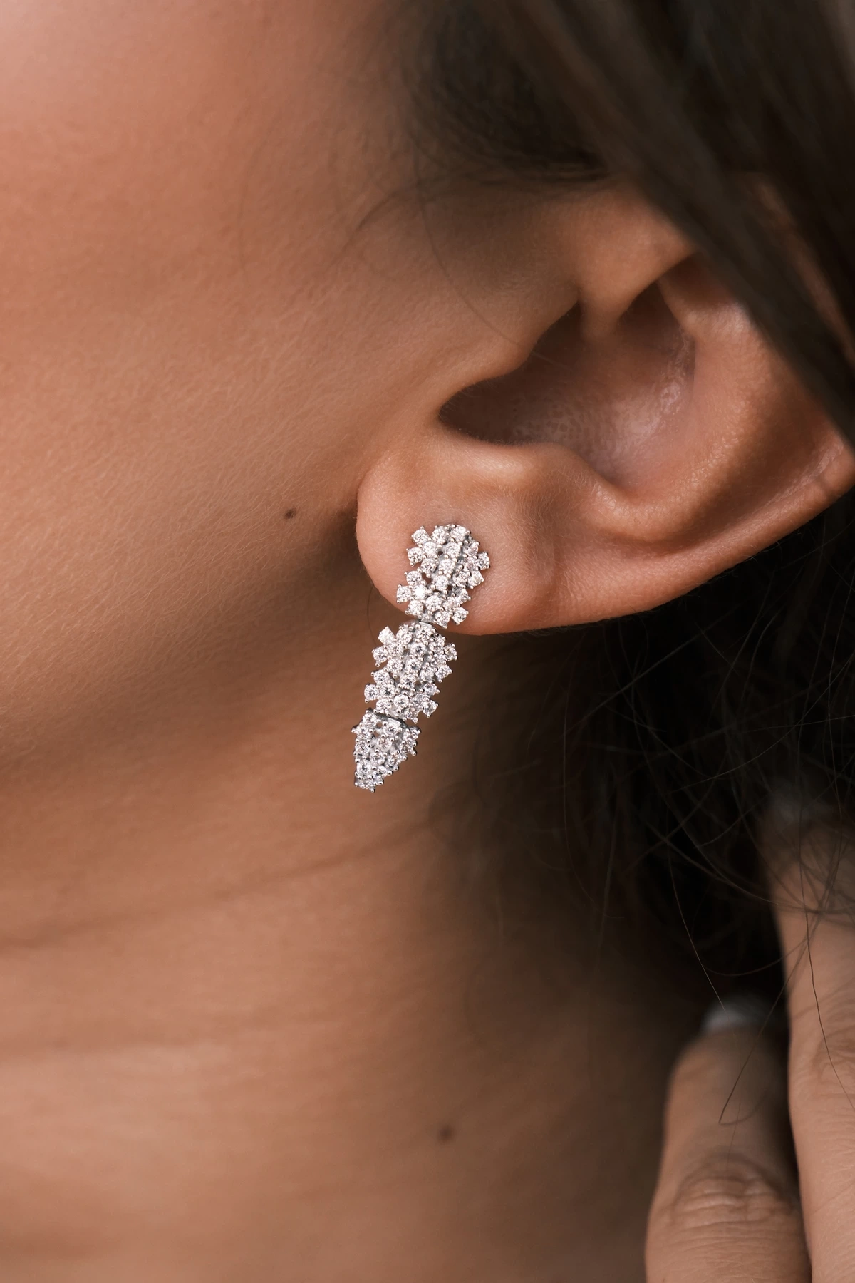 Asil 14 Ayar Taşlı Papatya Model Altın Küpe TKM1194