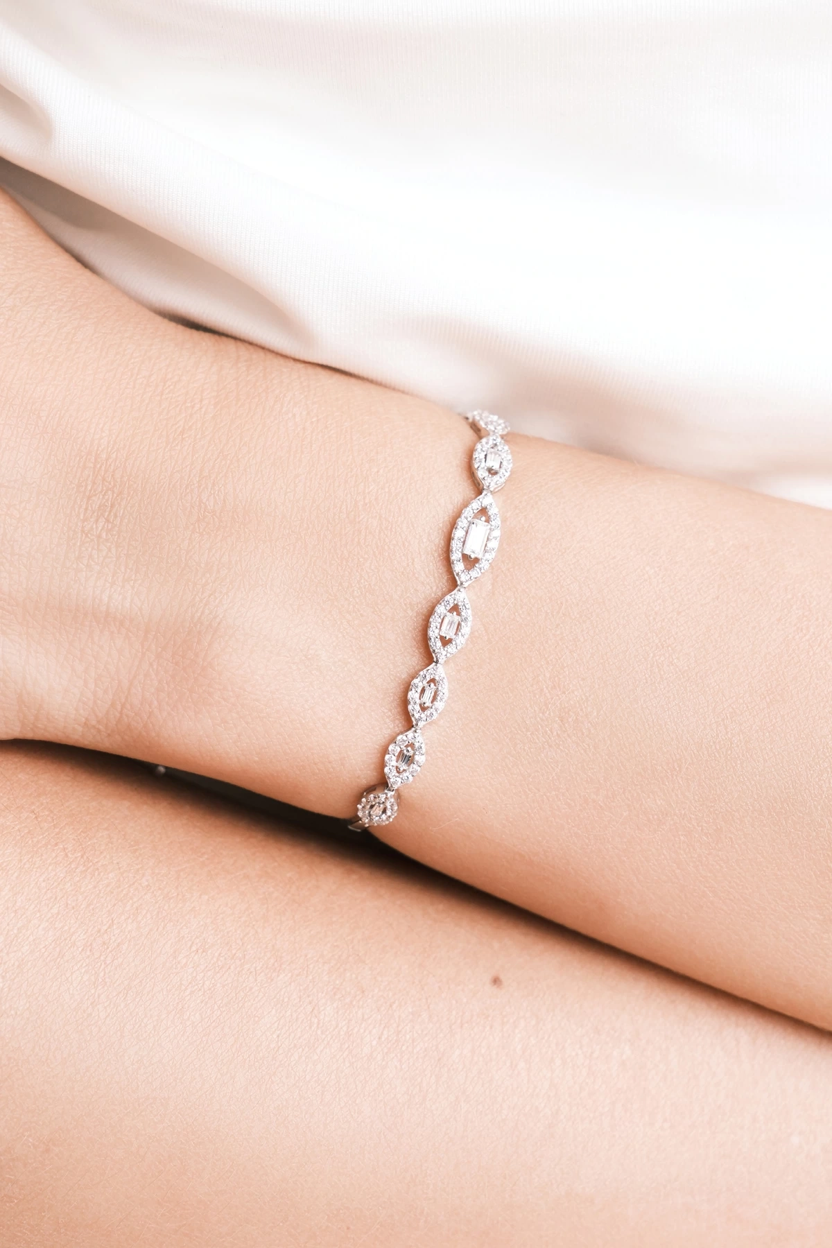 Asil 14 Ayar Baget Taşlı Göz Model Altın Bileklik TKM1501