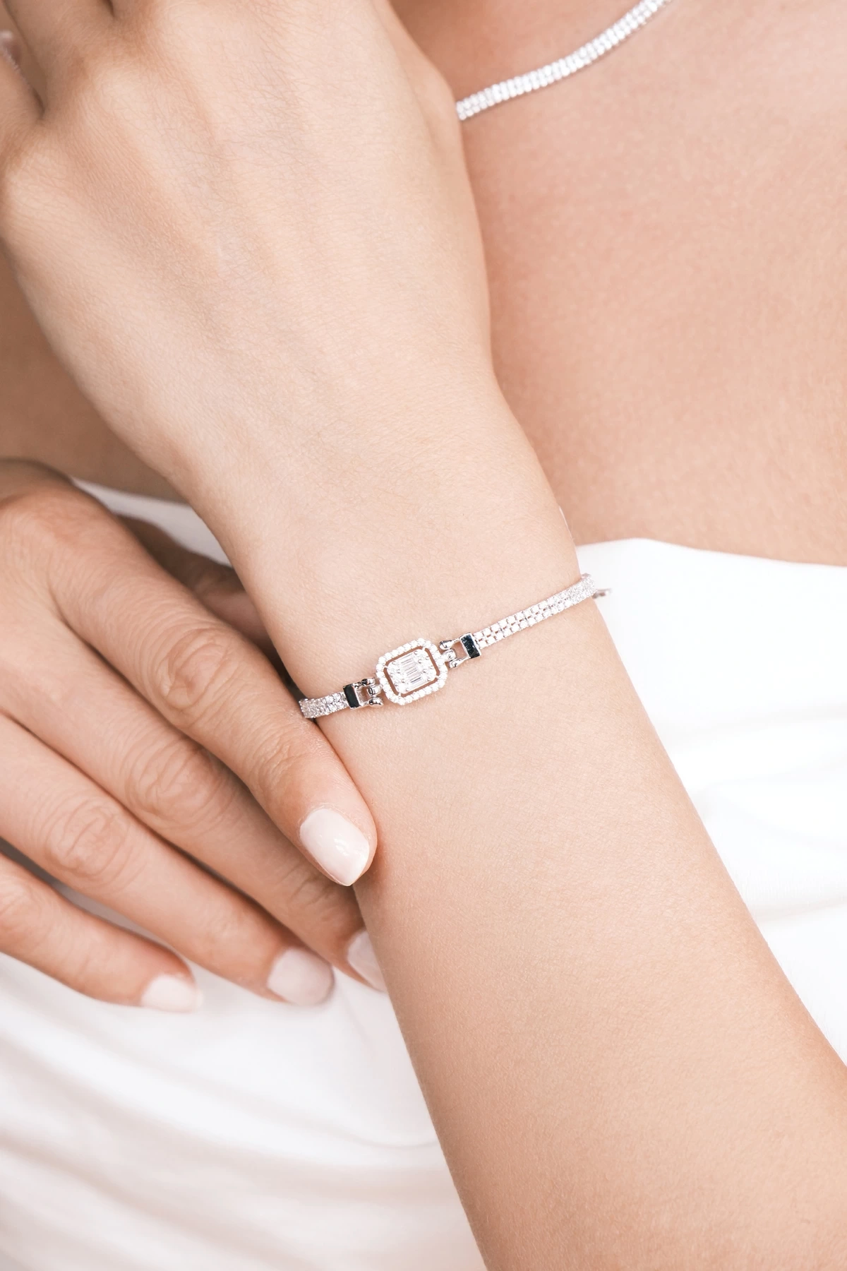 Asil 14 Ayar Baget Taşlı Altın Bileklik TKM1186