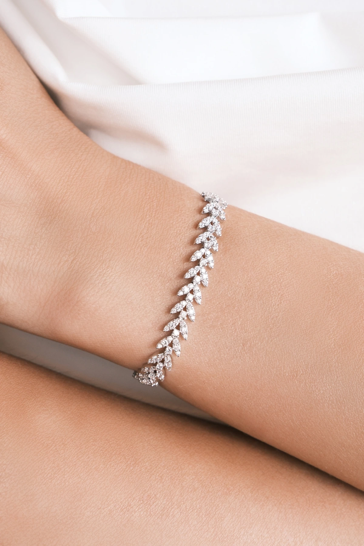 Asil 14 Ayar Taşlı Yaprak Model Altın Bileklik TKM1232