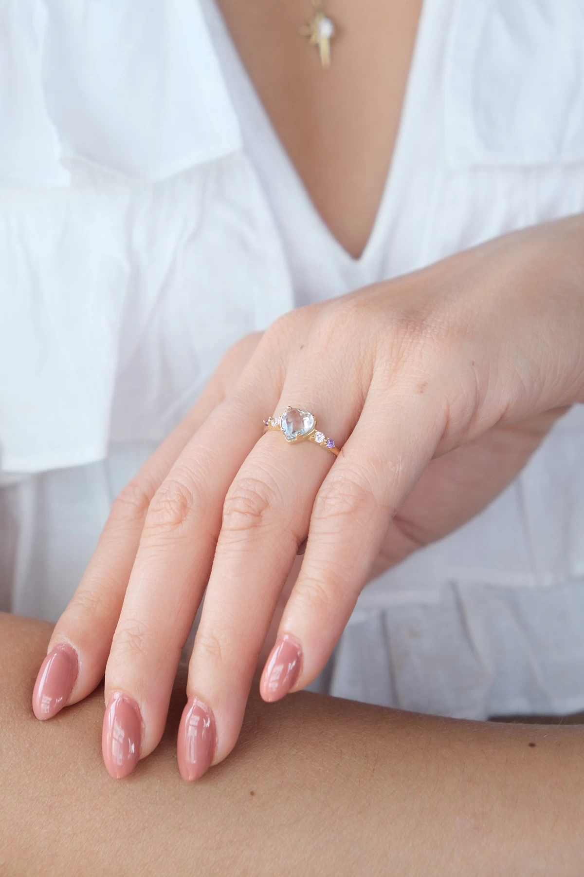 Asil 14 Ayar Kalpli Mavi Taş Altın Yüzük YZK3443