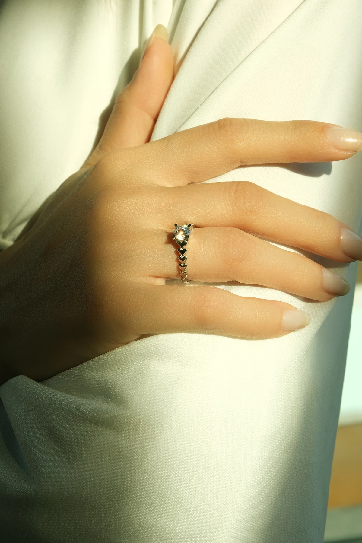 Asil 14 Ayar Kalpli Tektaş Beyaz Altın Yüzük YZK2562