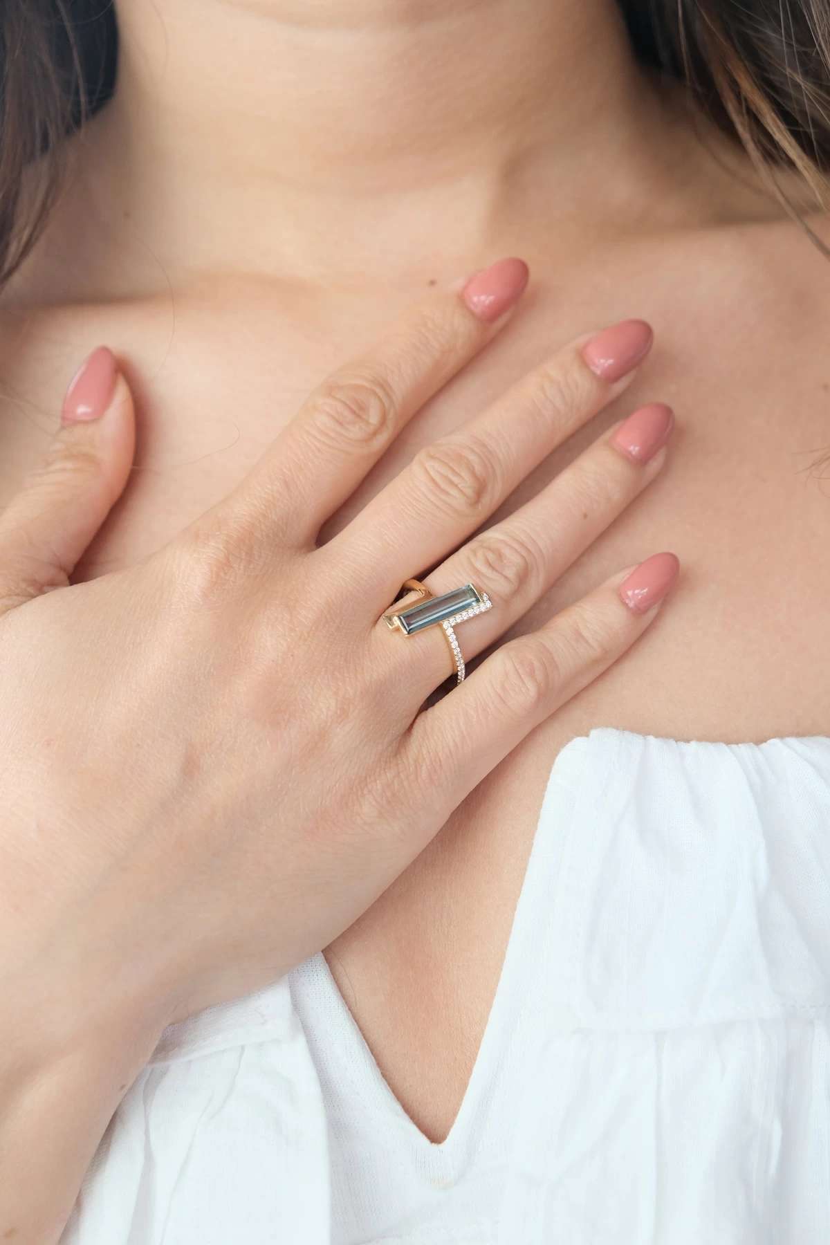 Asil 14 Ayar İri Taşlı Modern Altın Yüzük YZK3004