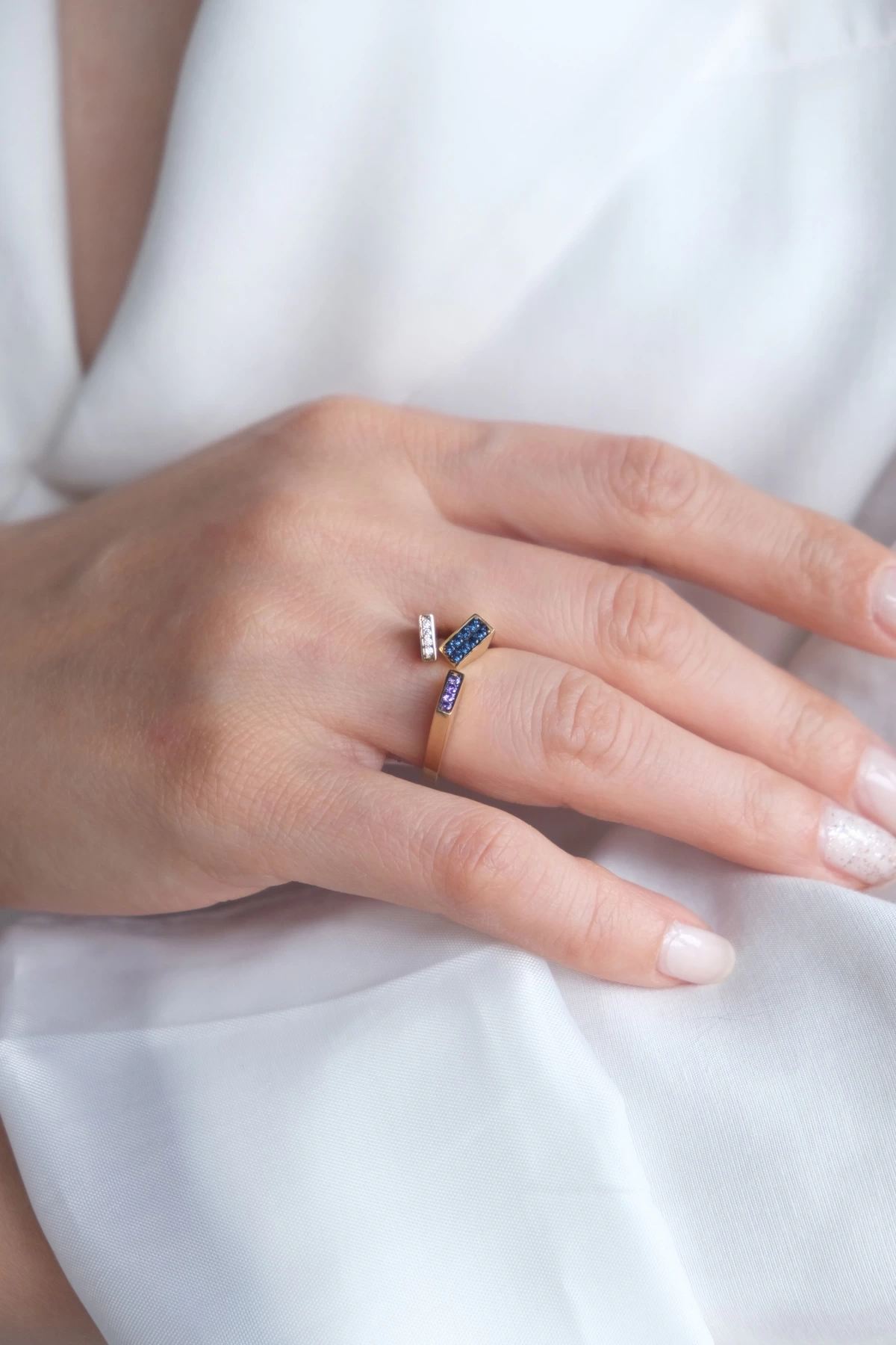 Asil 14 Ayar Renkli Modern Altın Yüzük YZK3005