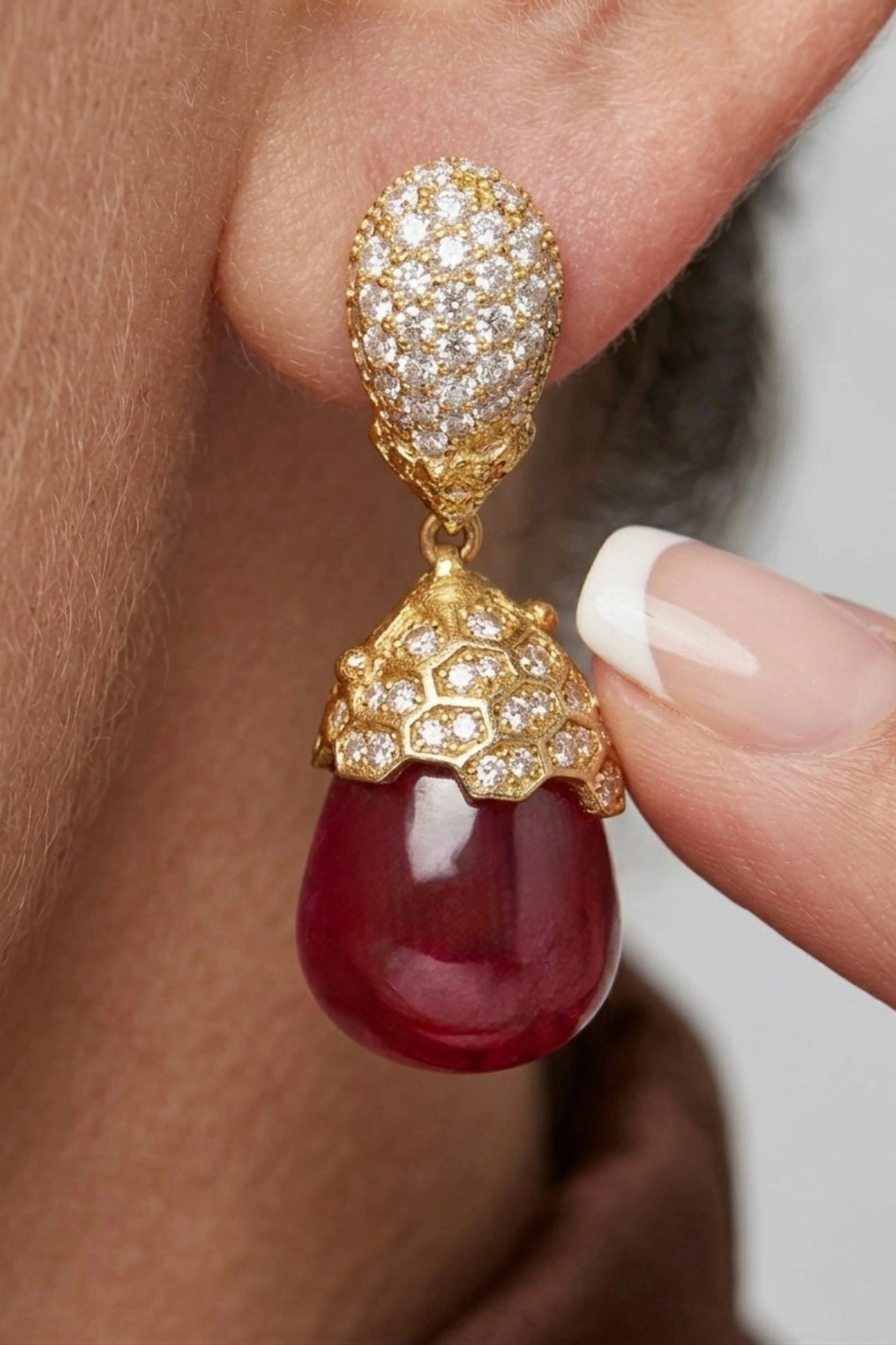 23.51 Ct. Drop Model Pırlanta Küpe