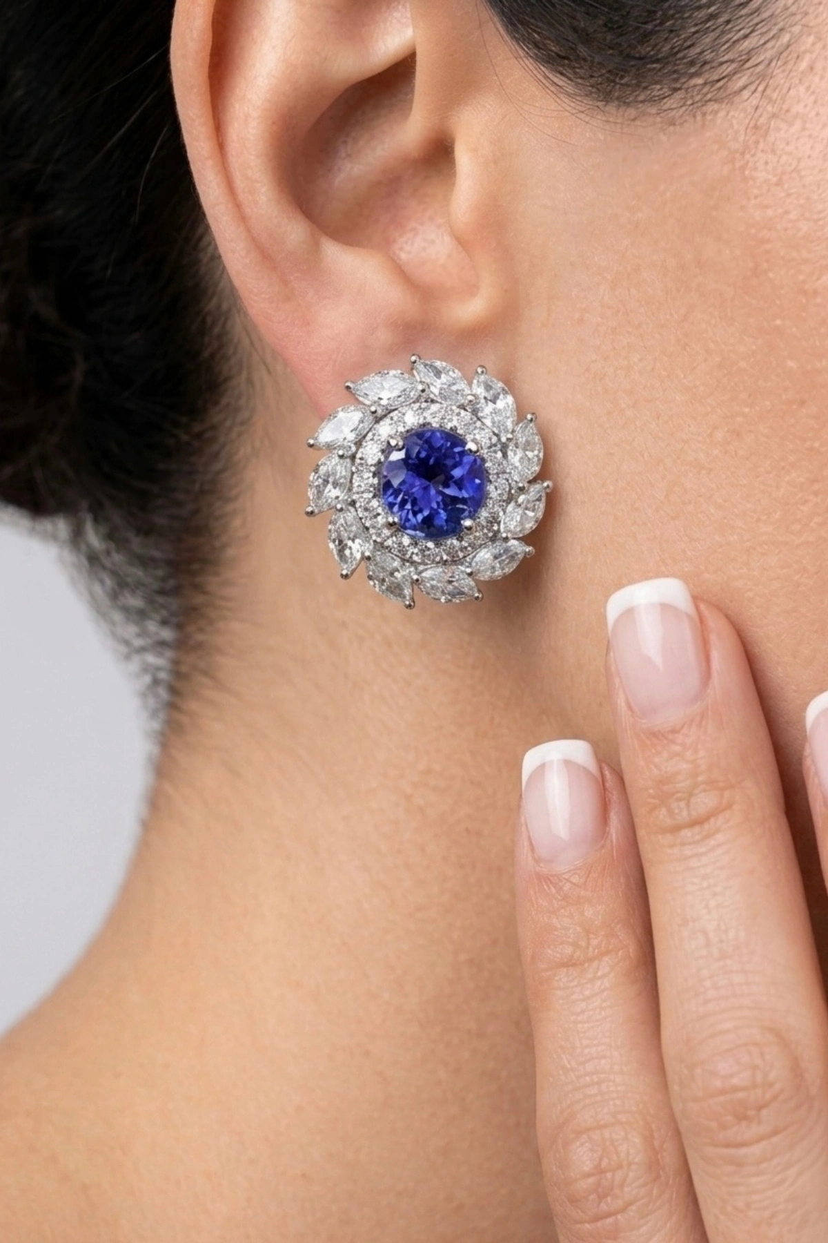 4.32 Ct. Mavi Taşlı Pırlanta Küpe