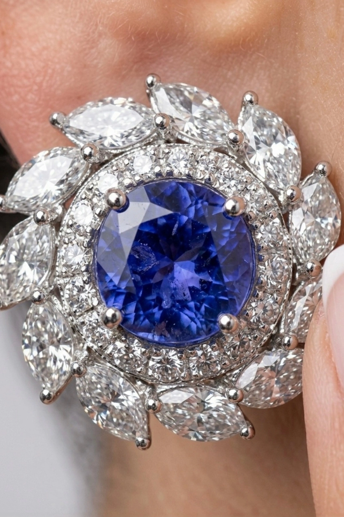 4.32 Ct. Mavi Taşlı Pırlanta Küpe