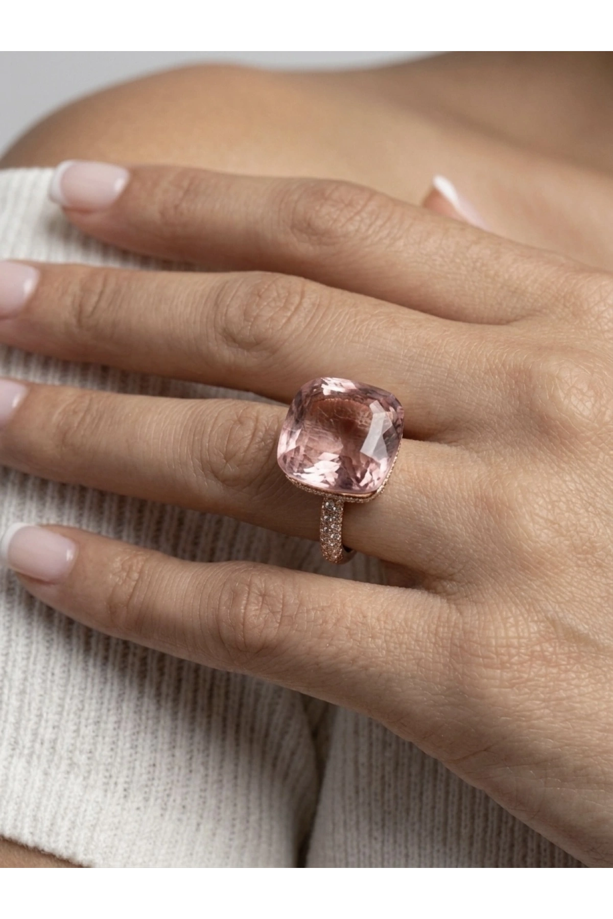6.80 Ct. Morganite Taşlı Pırlanta Yüzük