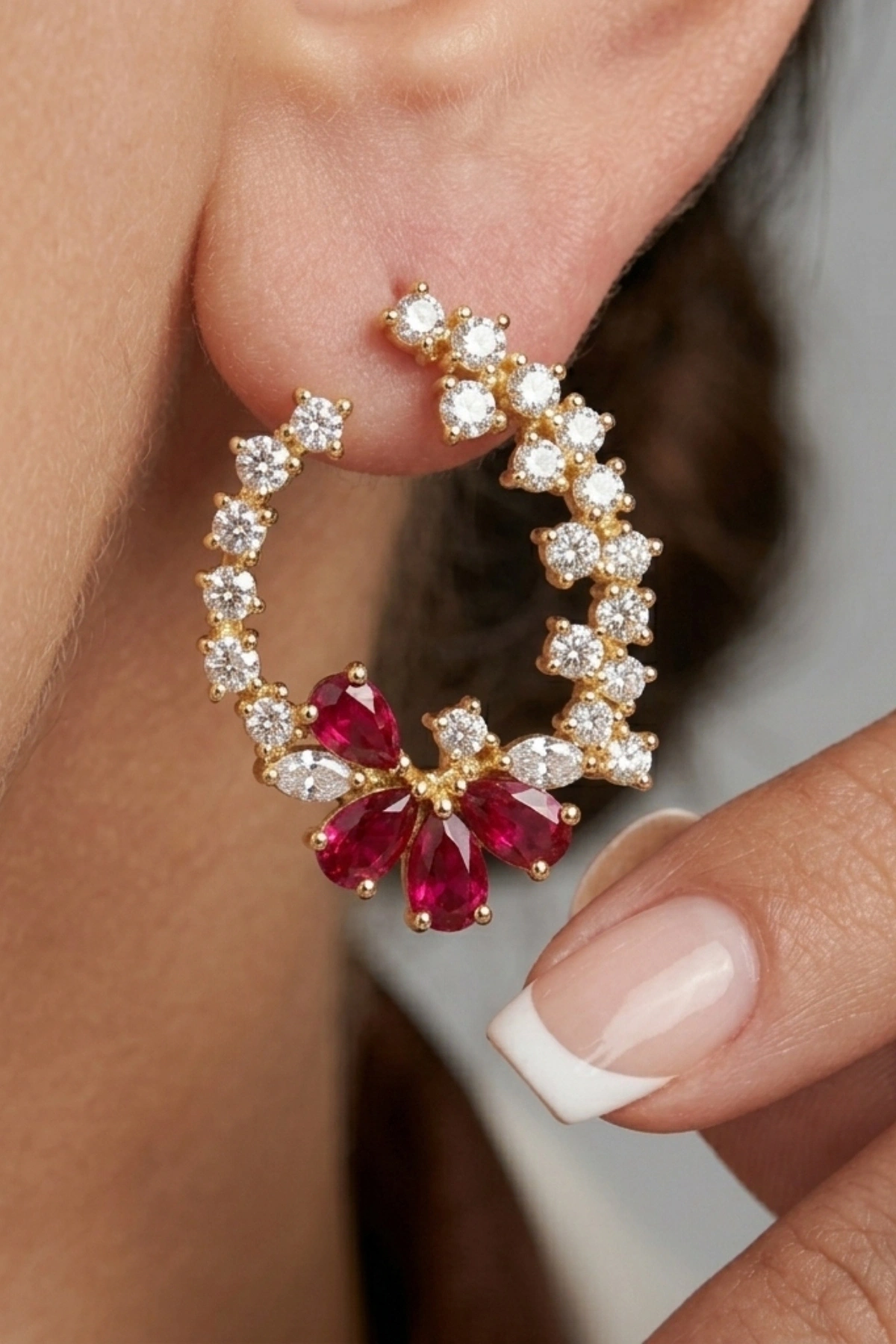 Çiçek Desen 3.12 CT. Pırlanta Küpe