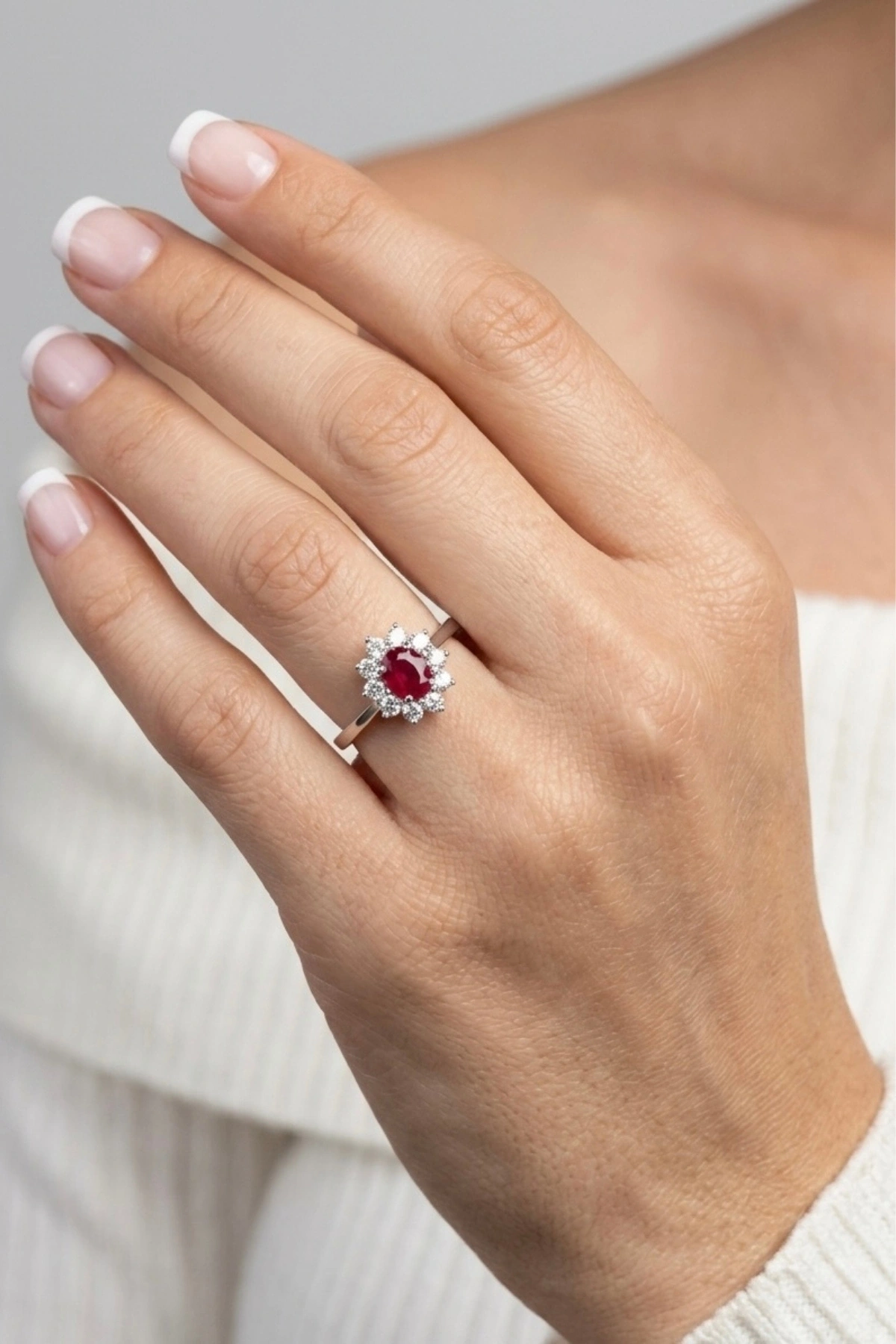 0.59 Ct. Kırmızı Taşlı Pırlanta Yüzük