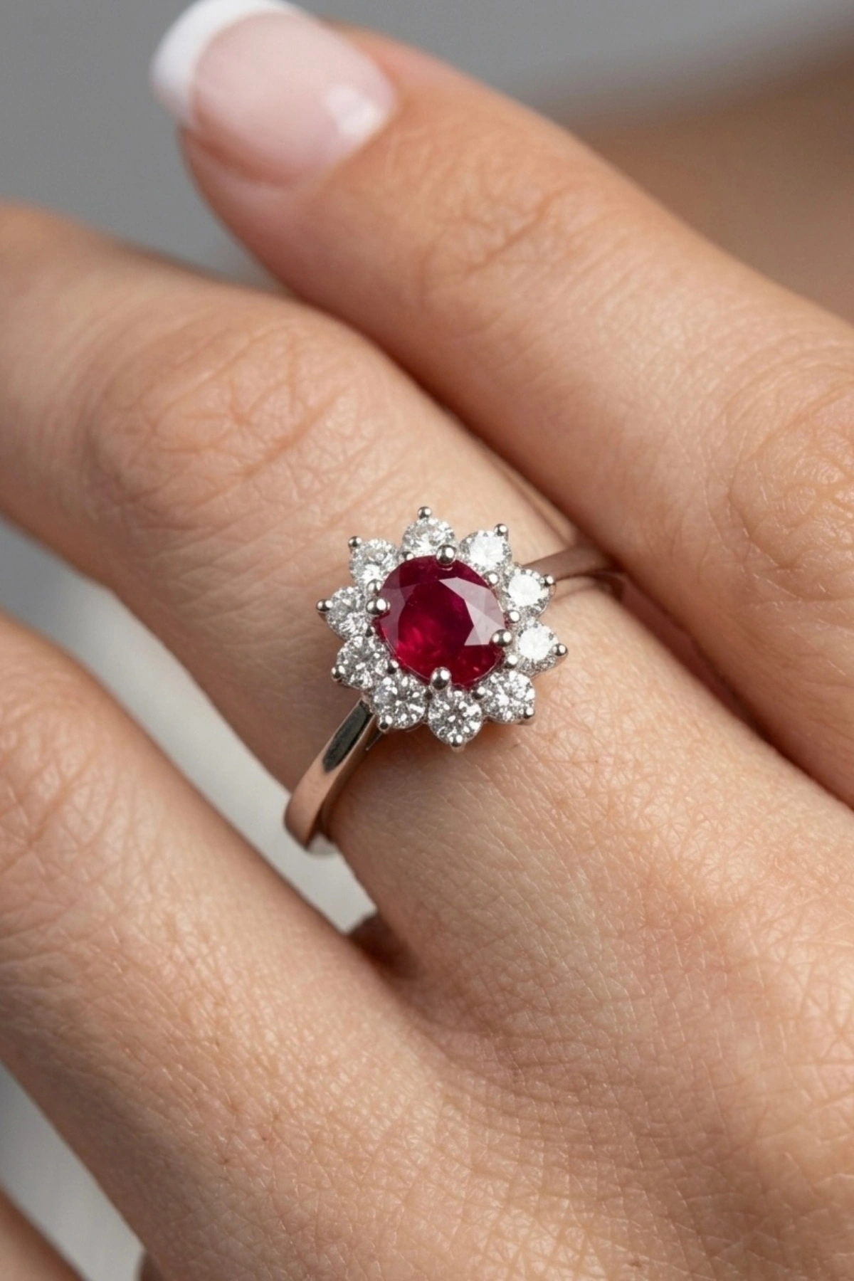 0.59 Ct. Kırmızı Taşlı Pırlanta Yüzük