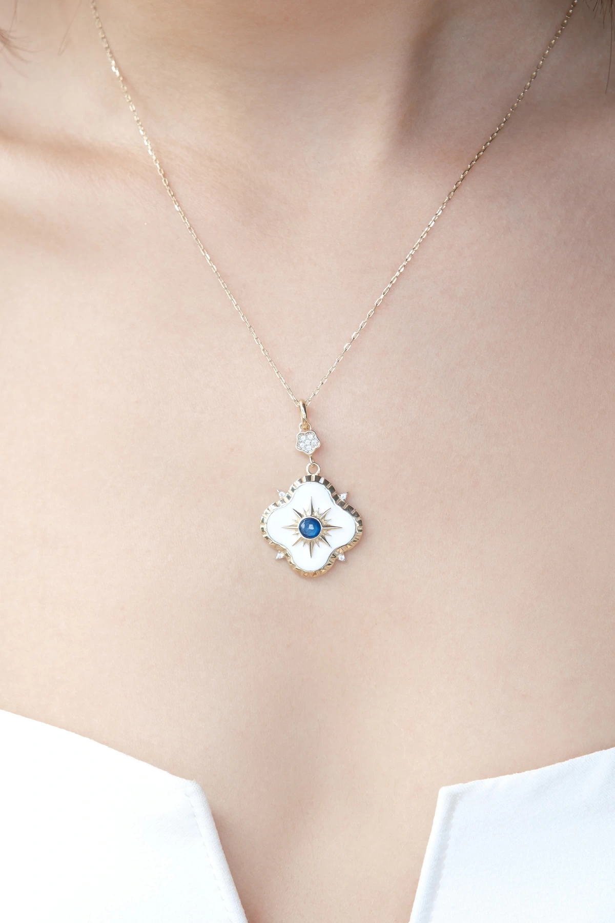 Asil 14 Ayar Beyaz Mineli Çiçek Altın Kolye KLY3908