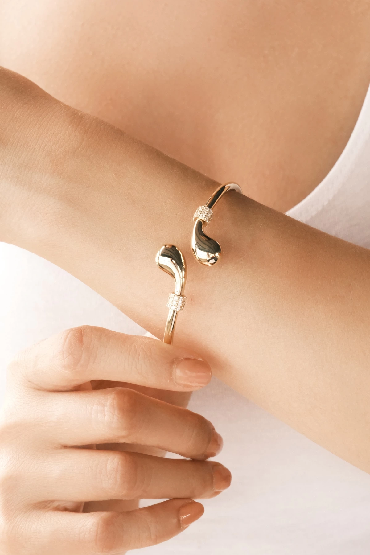 Asil 14 Ayar Damla Model Altın Kelepçe Bileklik BLZ1813