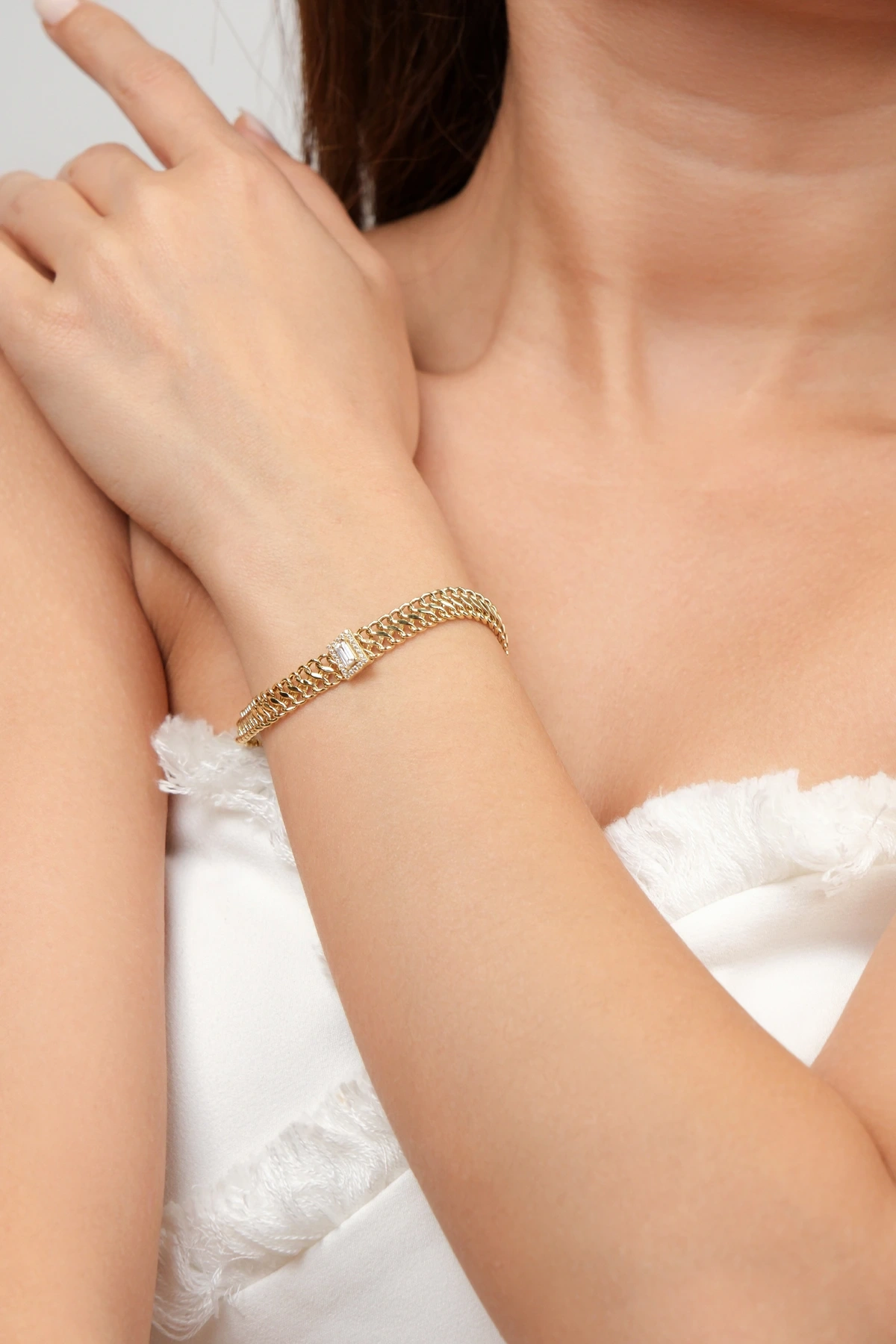 Asil 14 Ayar Emerald Taşlı Örme Altın Bileklik BLK3159