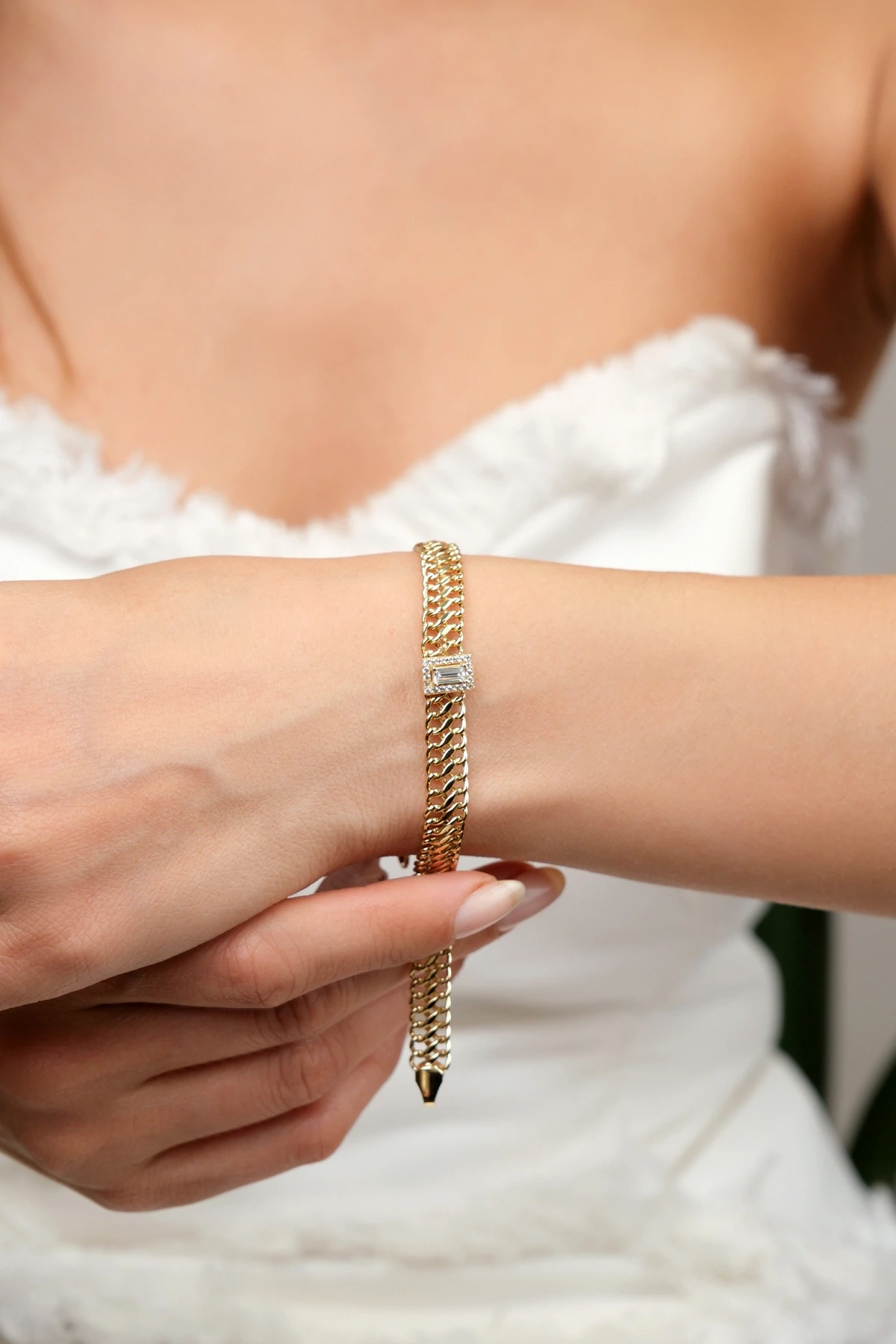 Asil 14 Ayar Emerald Taşlı Örme Altın Bileklik BLK3159