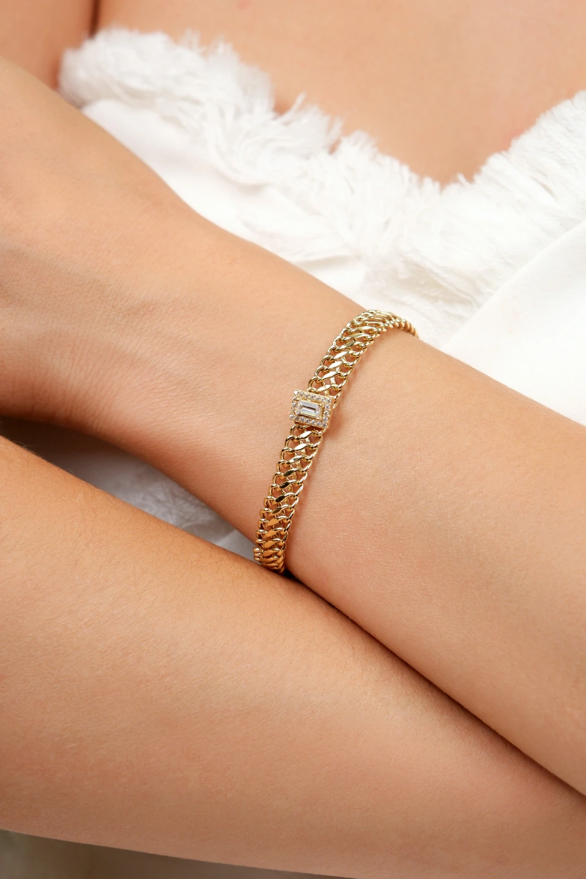 Asil 14 Ayar Emerald Taşlı Örme Altın Bileklik BLK3159