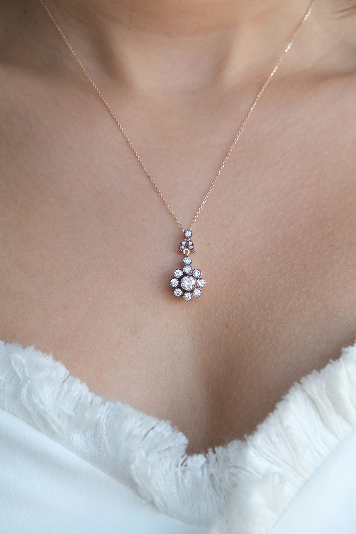 Asil 14 Ayar Gül Model Taşlı Altın Kolye KLY3400