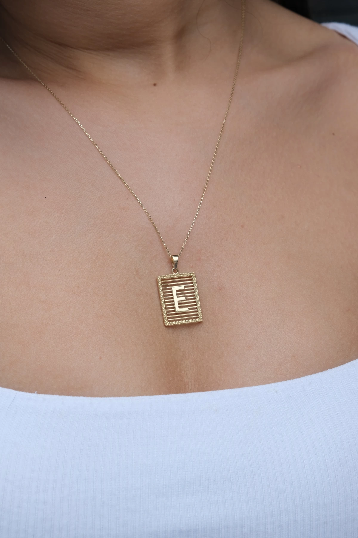 Asil 14 Ayar Izgaralı E Harfi Altın Kolye Ucu KLU1962