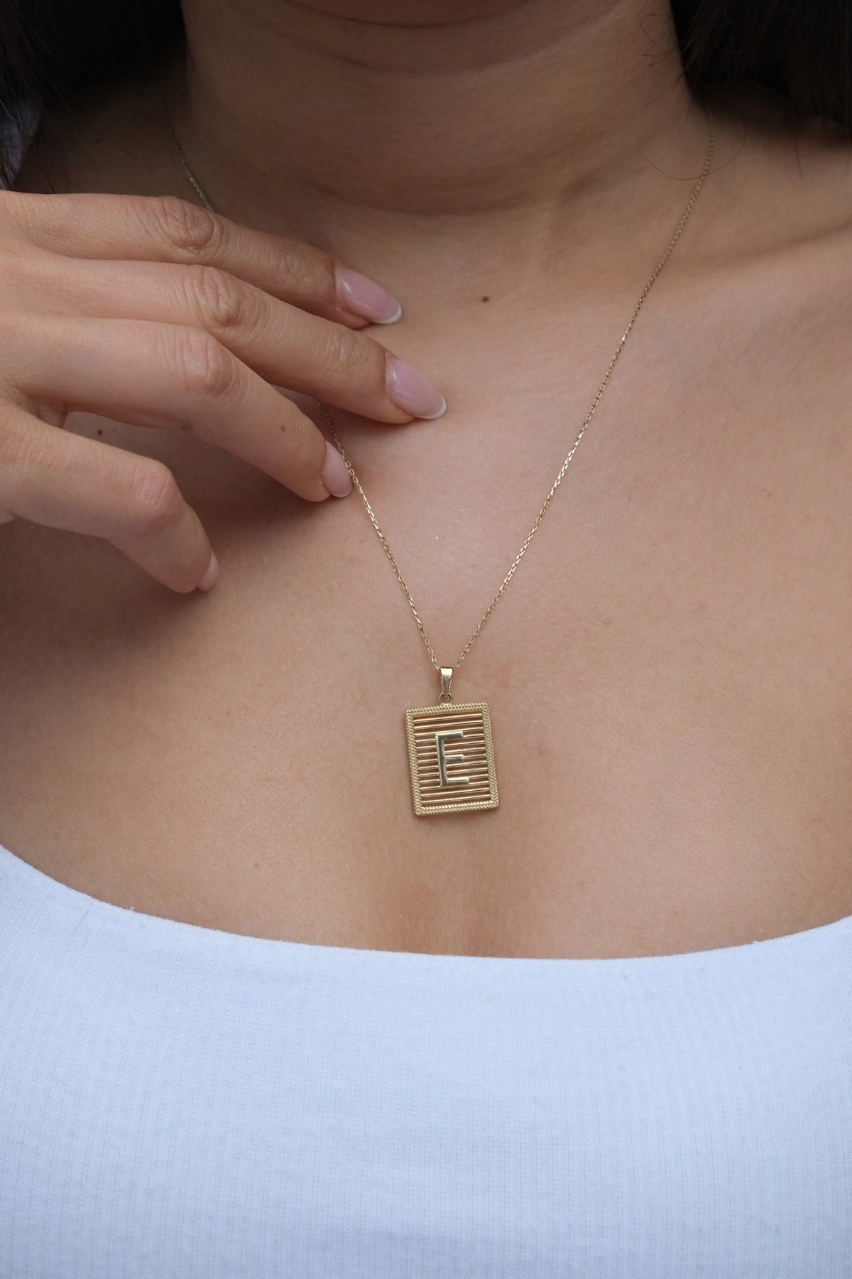 Asil 14 Ayar Izgaralı E Harfi Altın Kolye Ucu KLU1962