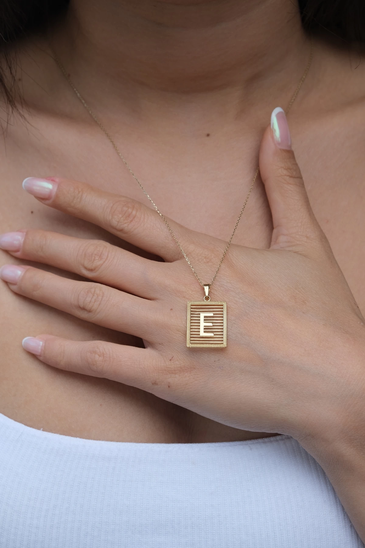 Asil 14 Ayar Izgaralı E Harfi Altın Kolye Ucu KLU1962