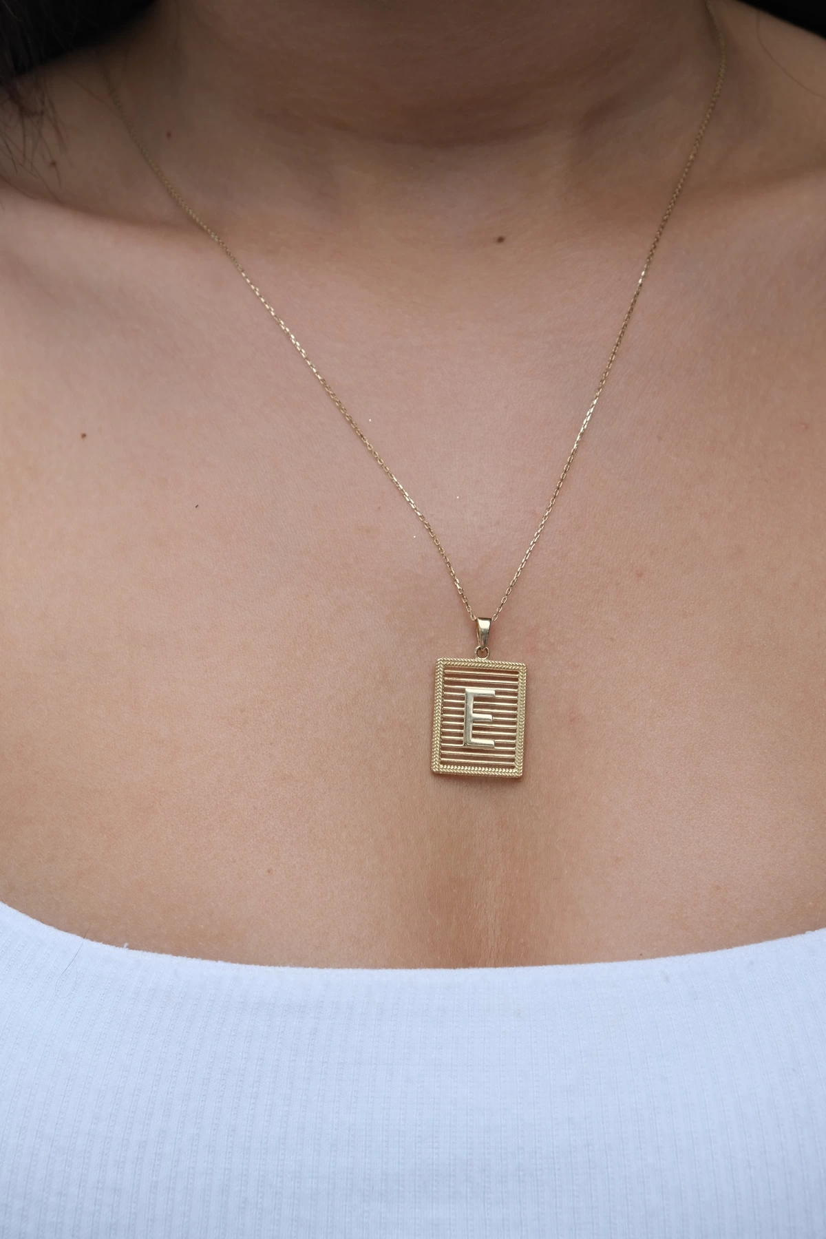 Asil 14 Ayar Izgaralı E Harfi Altın Kolye Ucu KLU1962