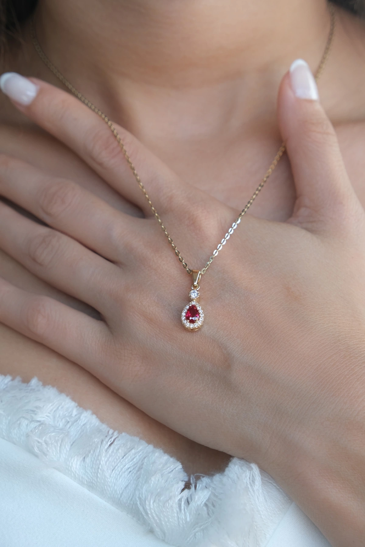 Asil 14 Ayar Kırmızı Taşlı Anturaj Altın Kolye Ucu TKM1072