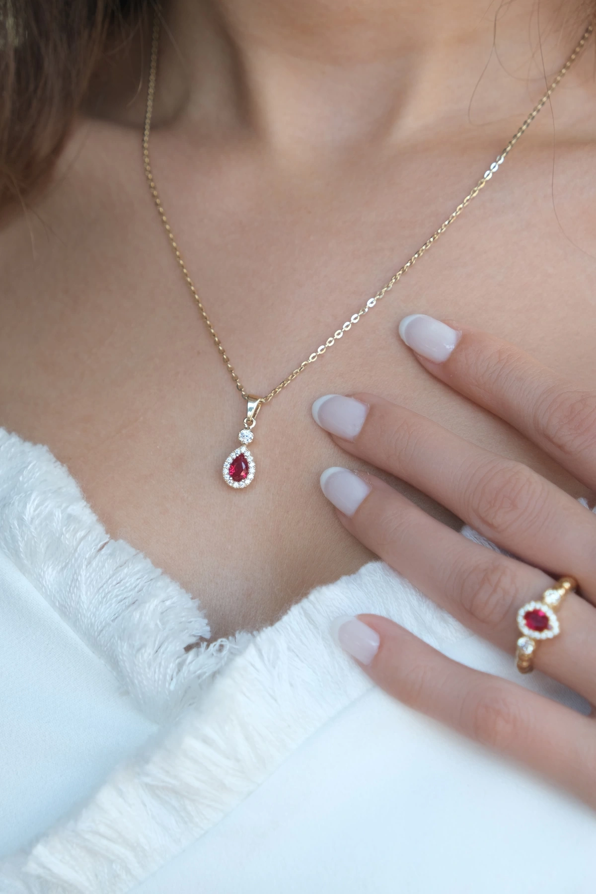 Asil 14 Ayar Kırmızı Taşlı Anturaj Altın Kolye Ucu TKM1072