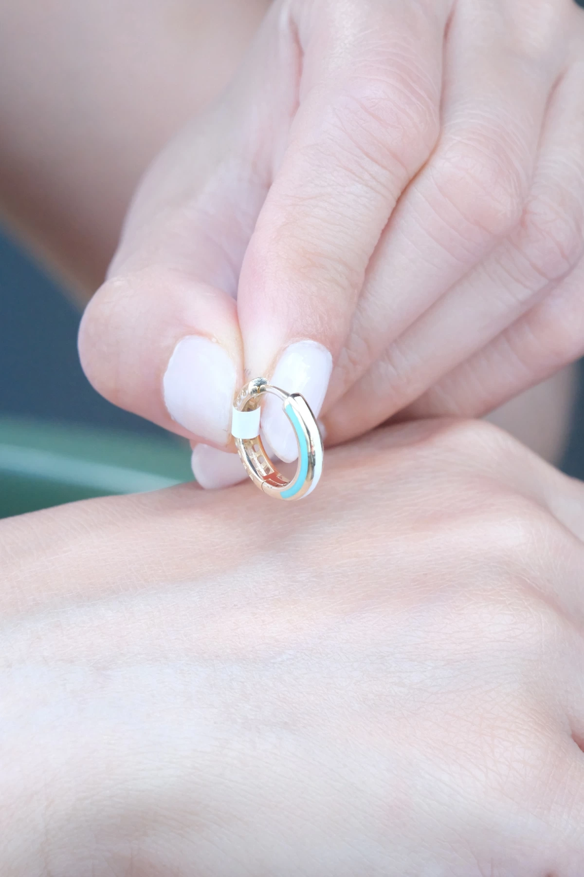 Asil 14 Ayar Mavi Beyaz Mineli Halka Altın Küpe KP5100