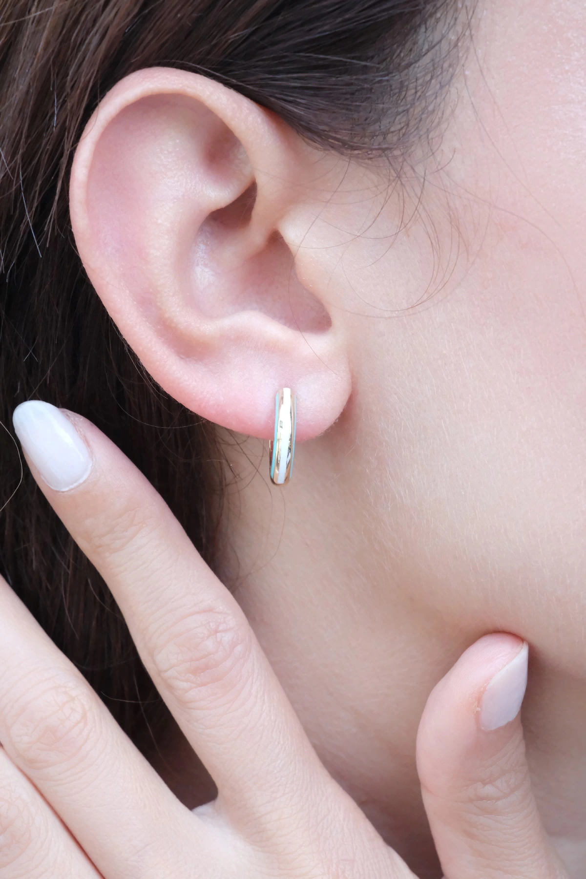 Asil 14 Ayar Mavi Beyaz Mineli Halka Altın Küpe KP5100