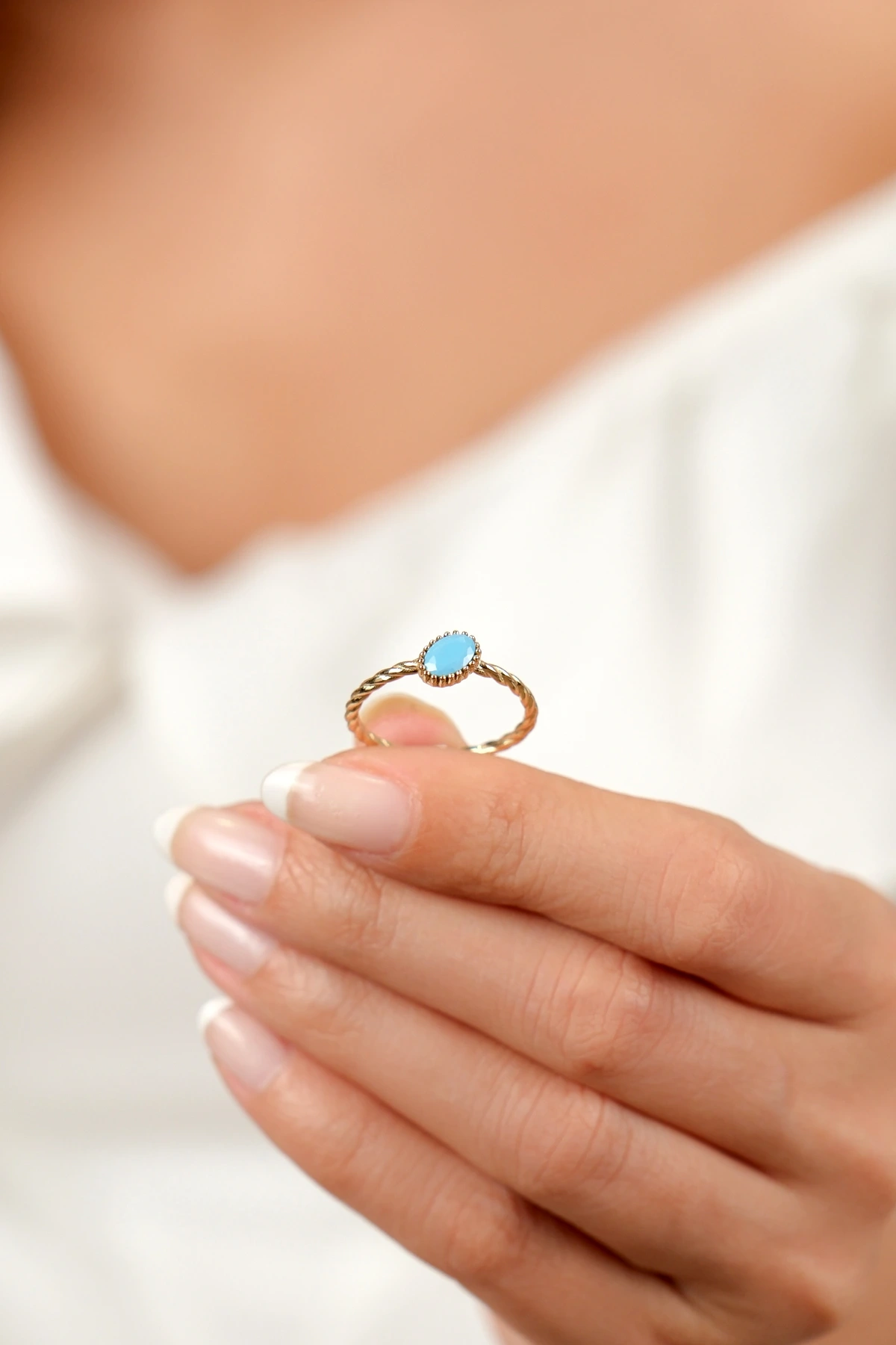 Asil 14 Ayar Mavi Oval Taşlı Altın Yüzük YZK3787