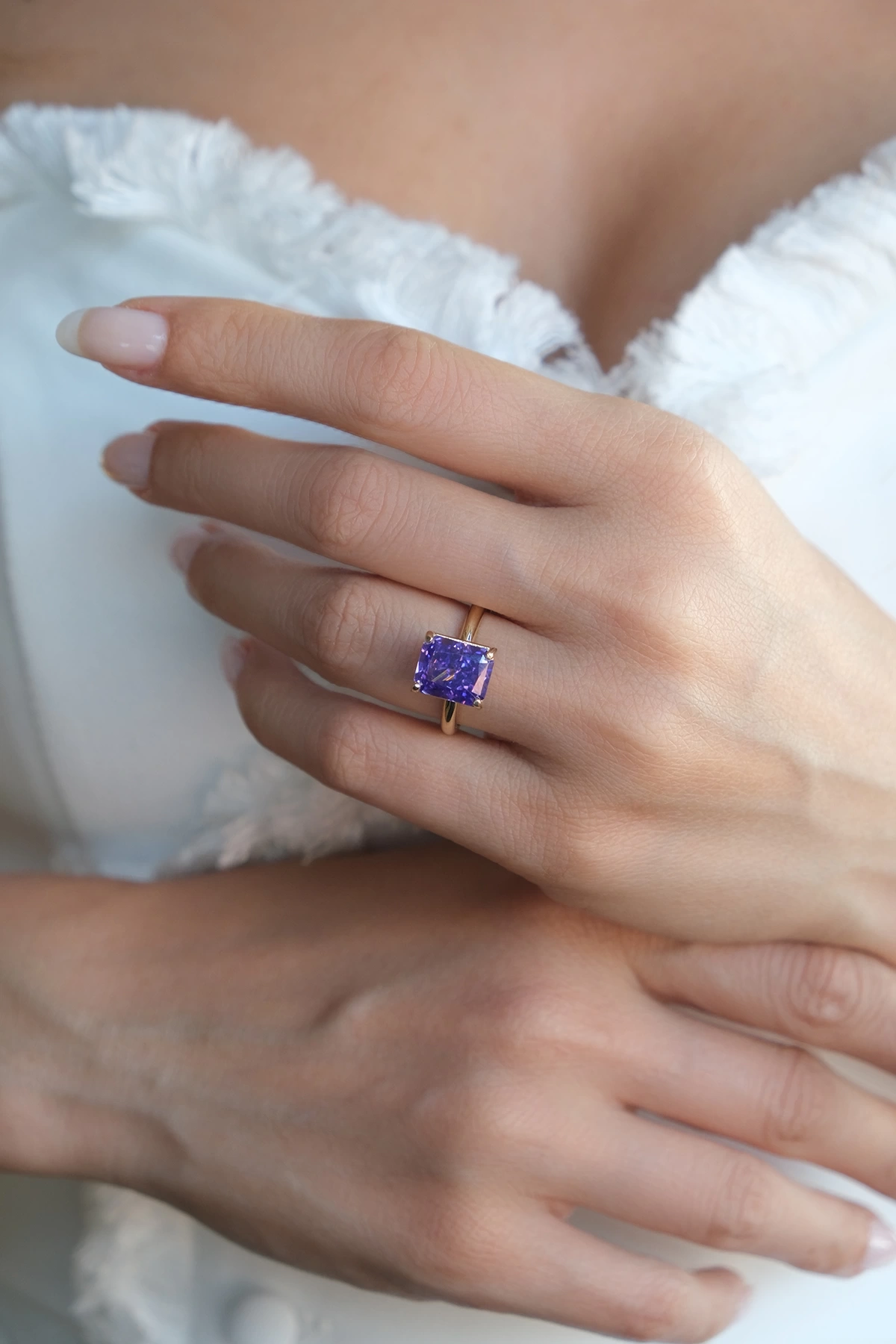 Asil 14 Ayar Mor İri Taşlı Altın Yüzük YZK3001