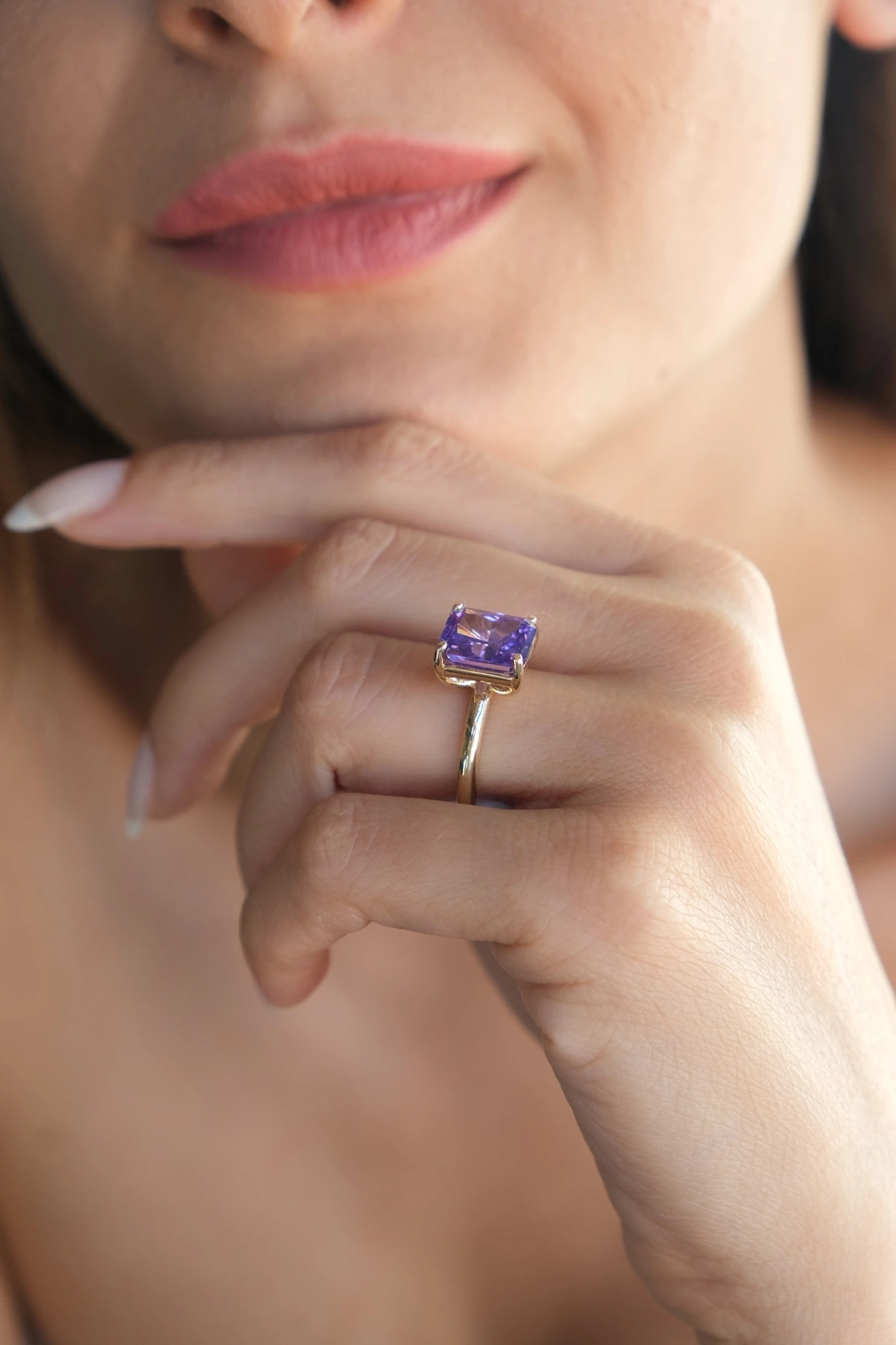 Asil 14 Ayar Mor İri Taşlı Altın Yüzük YZK3001