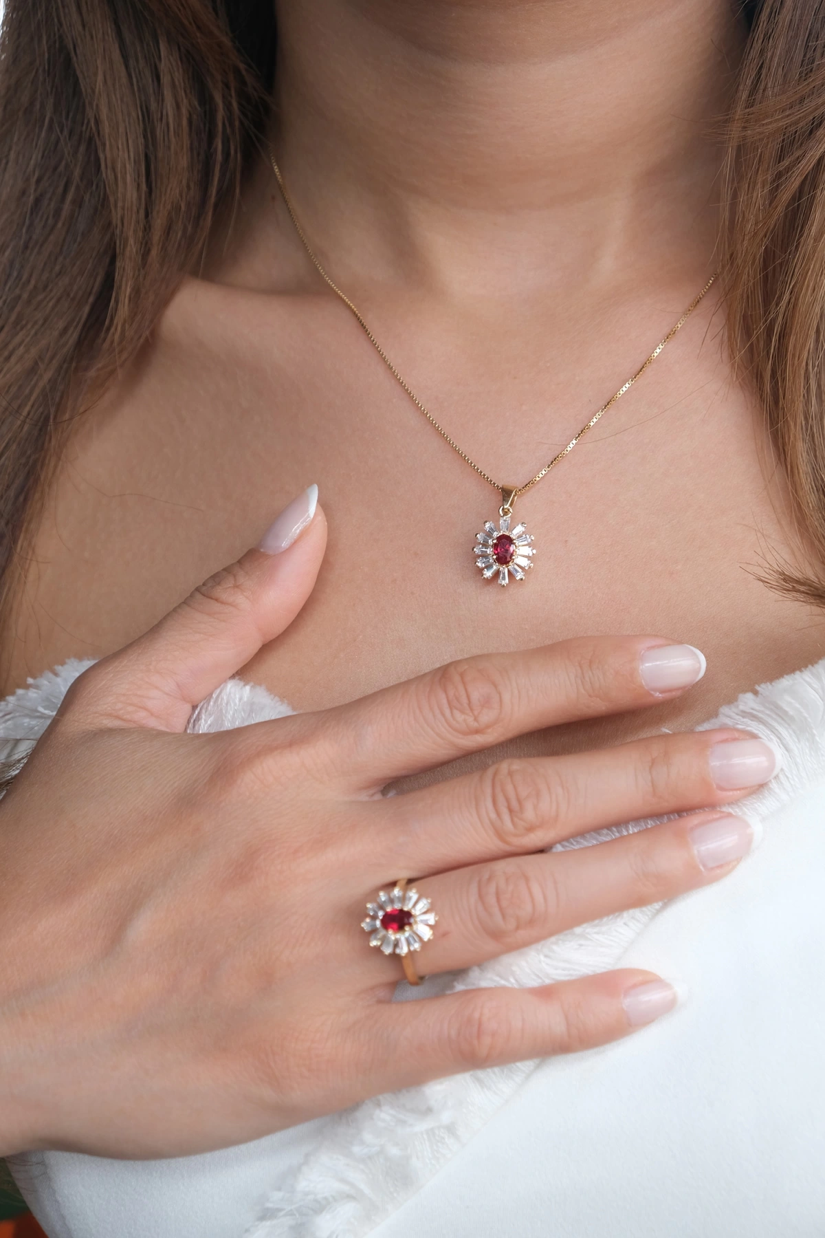 Asil 14 Ayar Papatya Model Taşlı Altın Kolye Ucu TKM1063