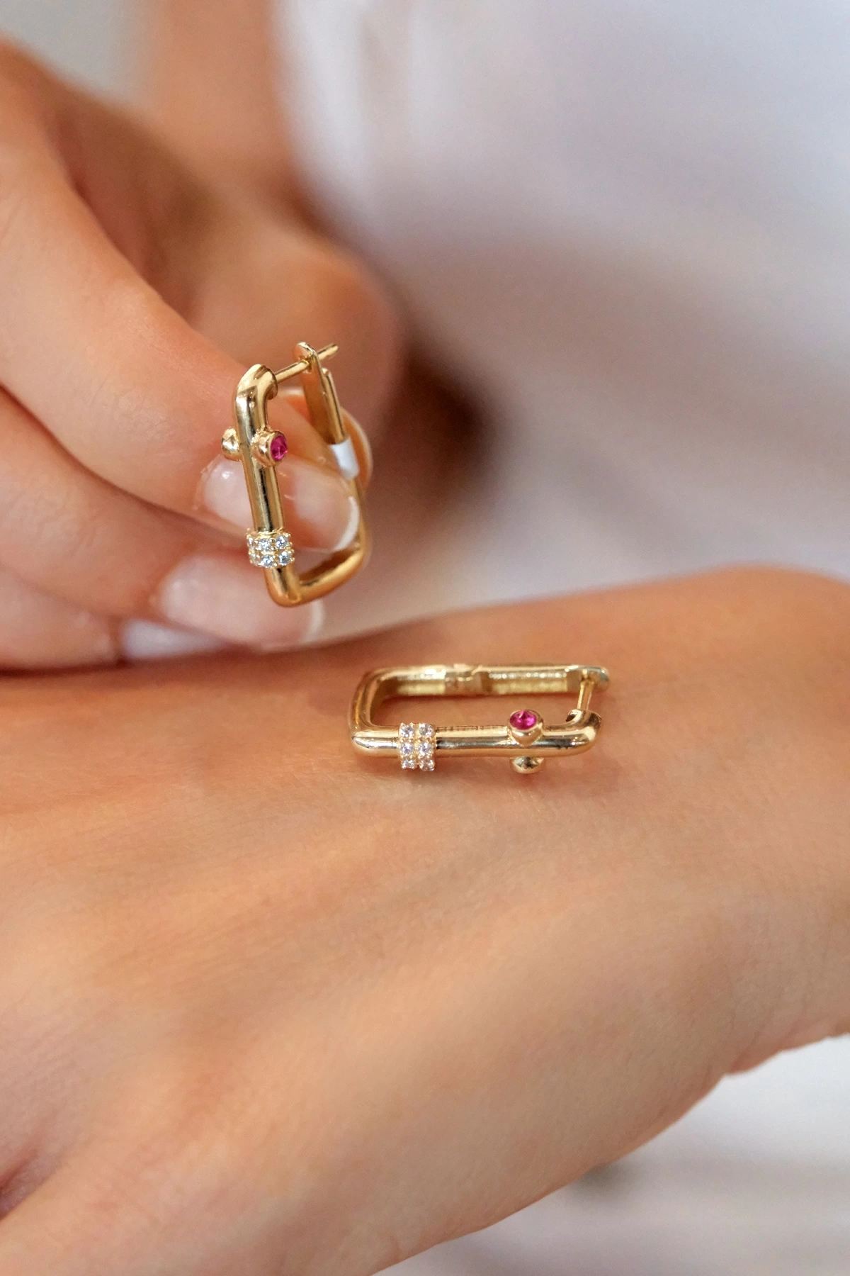 Asil 14 Ayar Pembe Taşlı Dörtgen Halka Altın Küpe KP5034