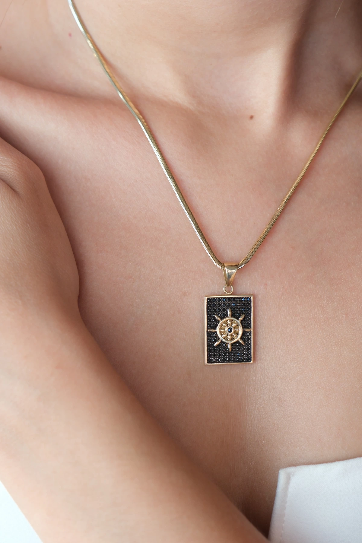 Asil 14 Ayar Siyah Taşlı Gemi Dümeni Altın Kolye Ucu KLU2005