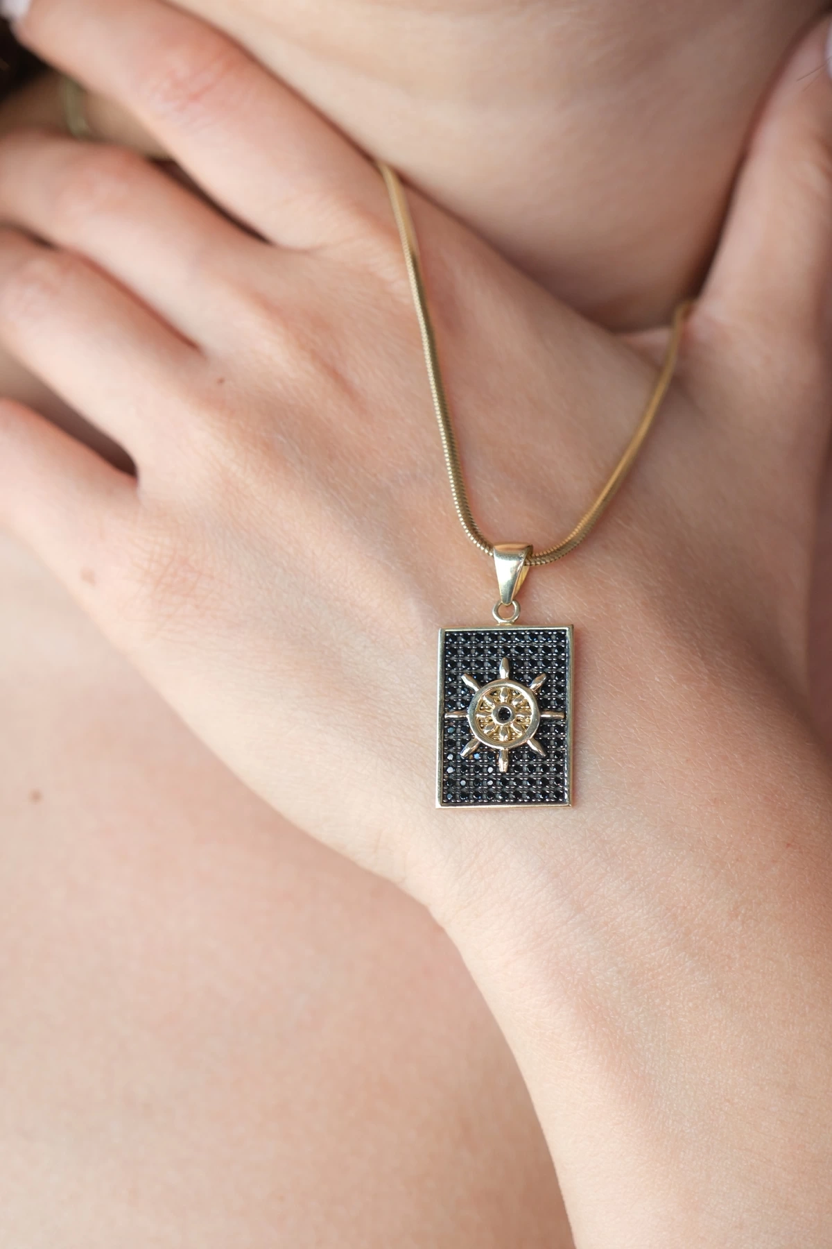 Asil 14 Ayar Siyah Taşlı Gemi Dümeni Altın Kolye Ucu KLU2005