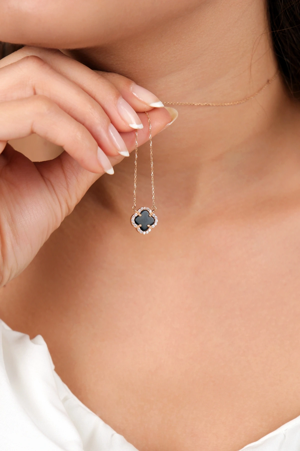 Asil 14 Ayar Siyah Taşlı Yonca Altın Kolye KLY4039