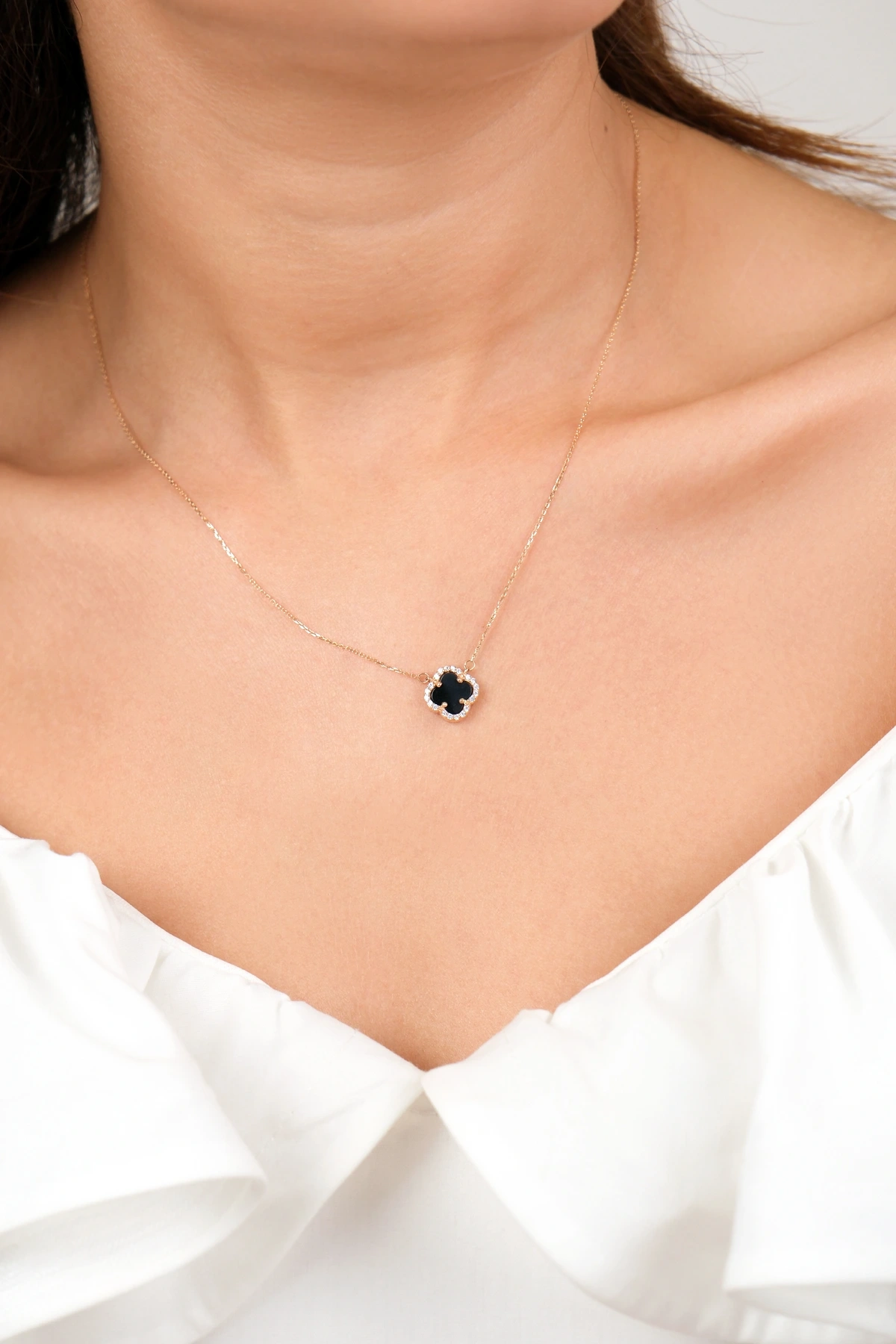 Asil 14 Ayar Siyah Taşlı Yonca Altın Kolye KLY4039