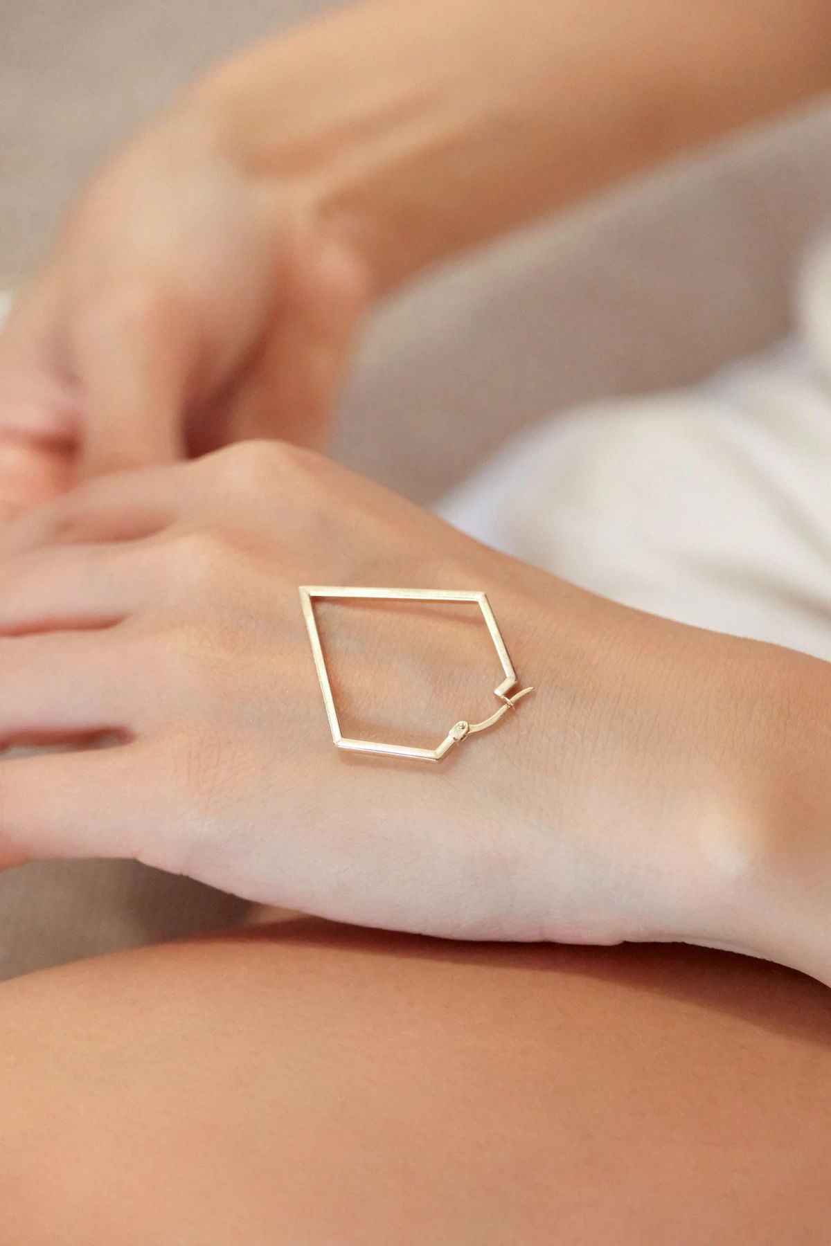 Asil 14 Ayar Taşlı Elmas Tipi Halka Altın Küpe KP5171